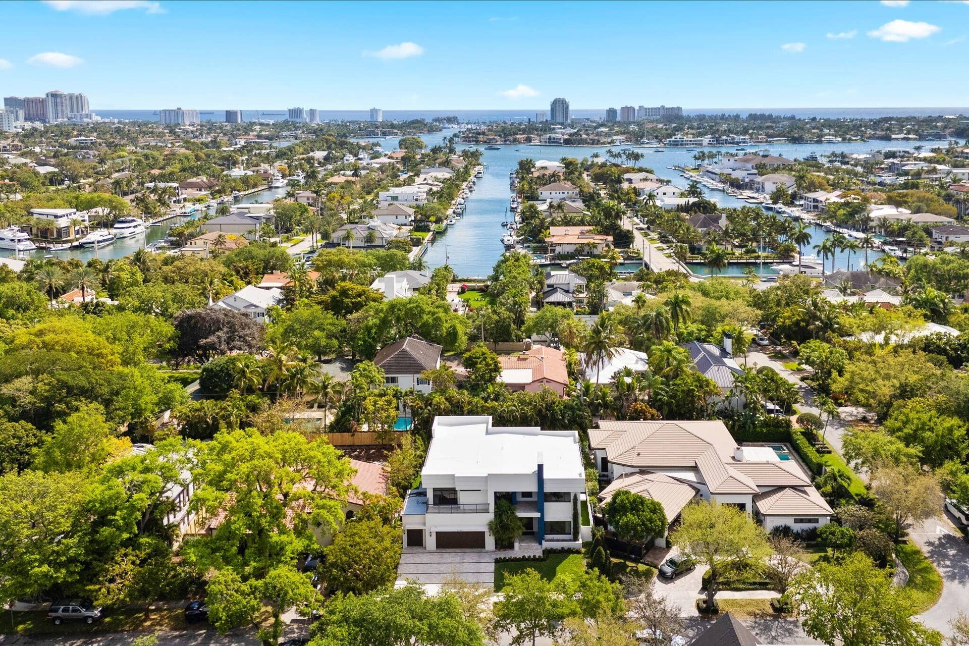 1032 SE 12th Way, Fort Lauderdale, FL 33316 exterior overview