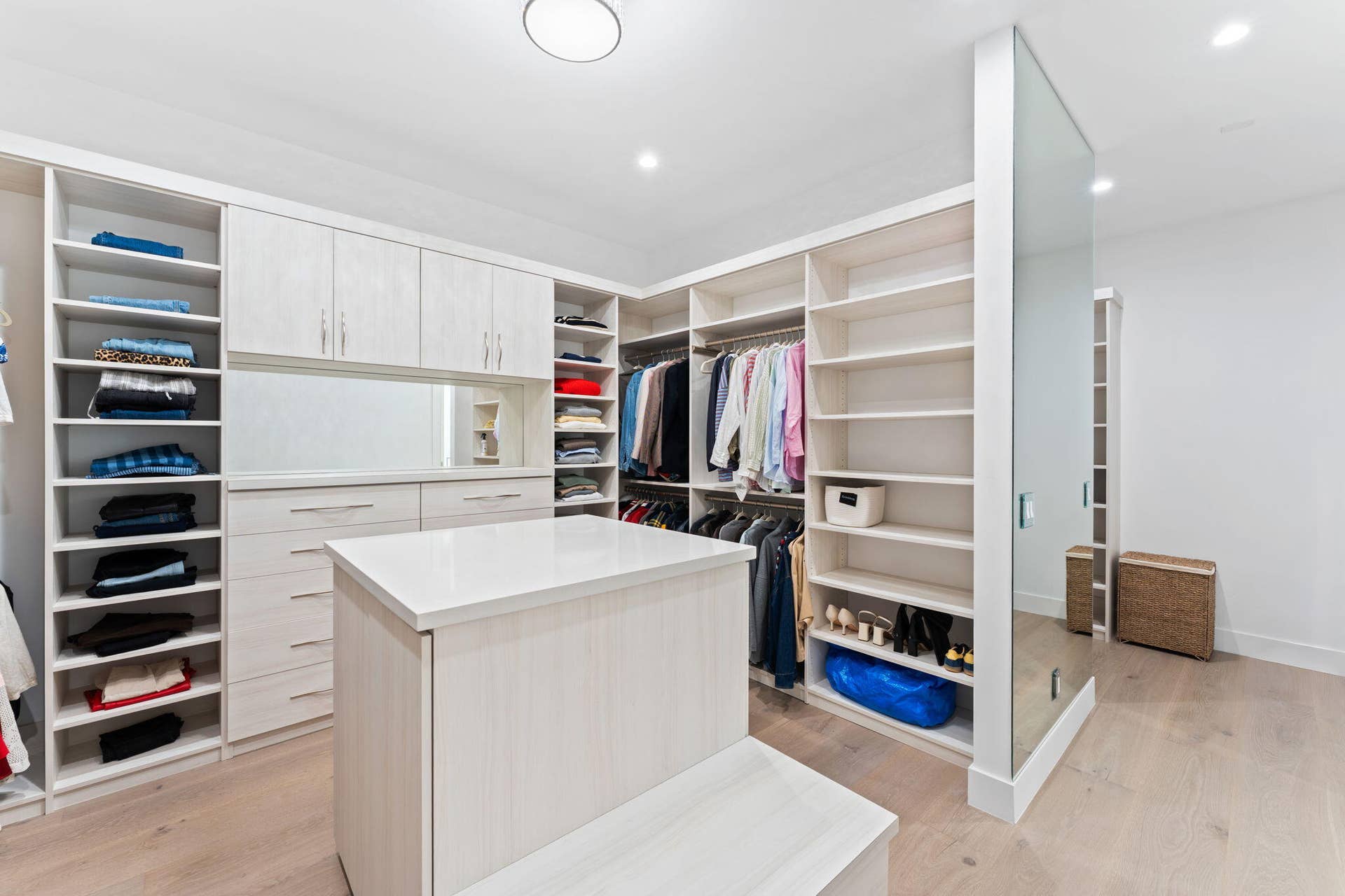 1032 SE 12th Way, Fort Lauderdale, FL 33316 primary closet view