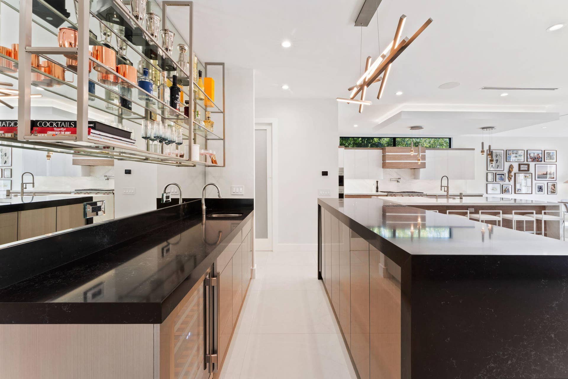1032 SE 12th Way, Fort Lauderdale, FL 33316 wet bar