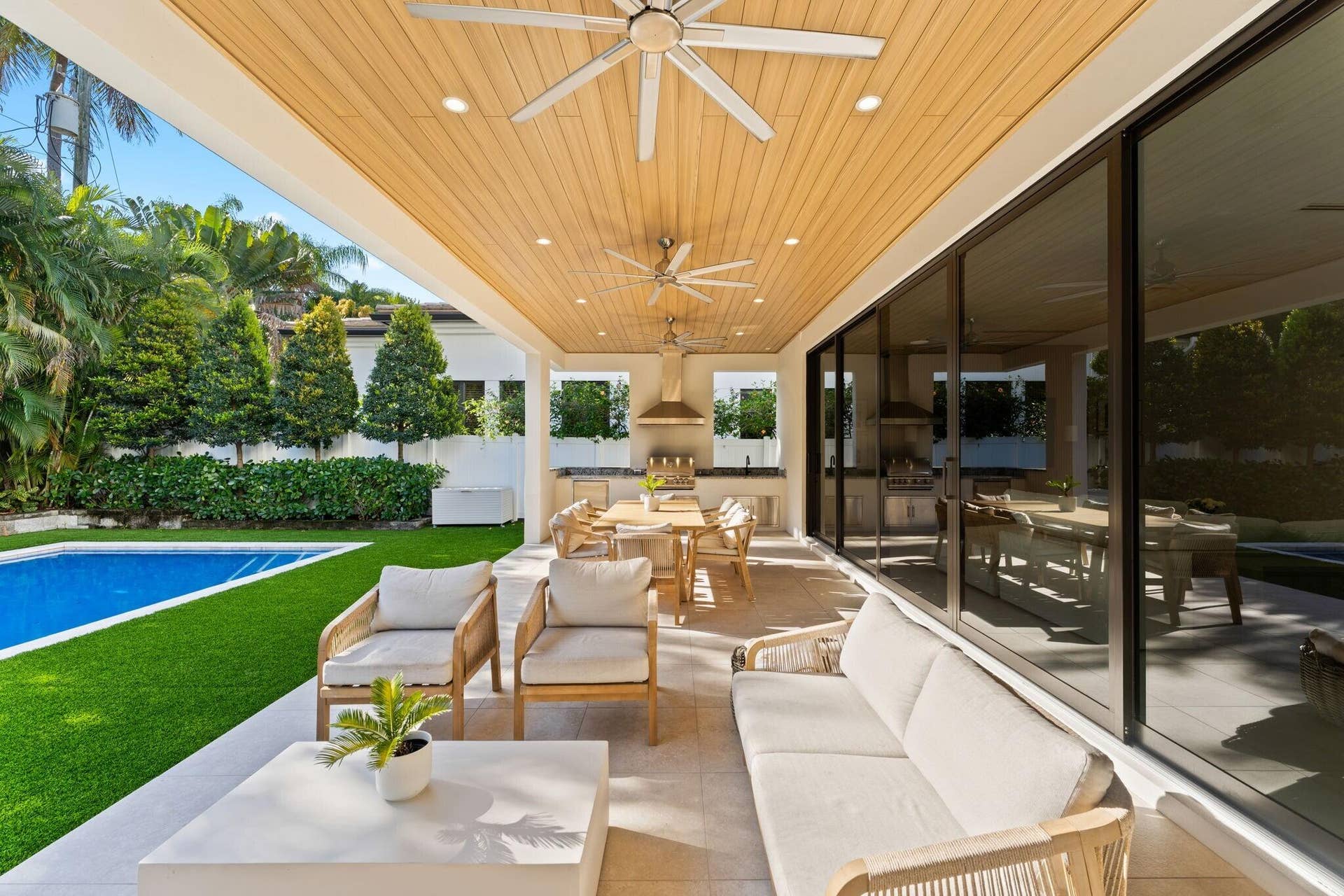 1032 SE 12th Way, Fort Lauderdale, FL 33316 covered patio and summer kitchen