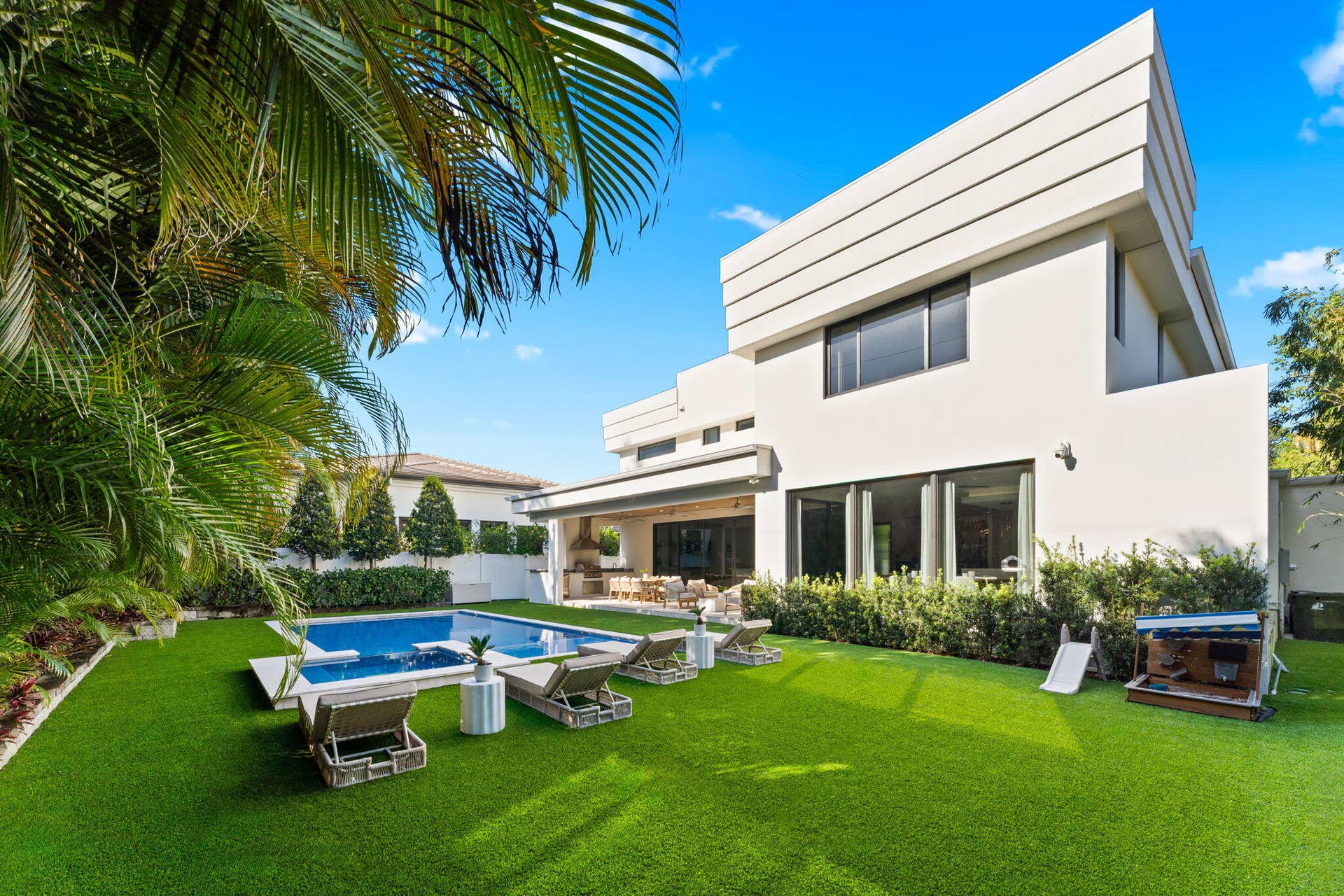 1032 SE 12th Way, Fort Lauderdale, FL 33316 pool and backyard 2