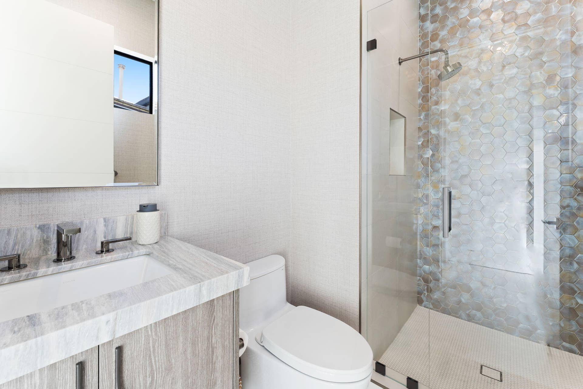 1032 SE 12th Way, Fort Lauderdale, FL 33316 downstairs full bath