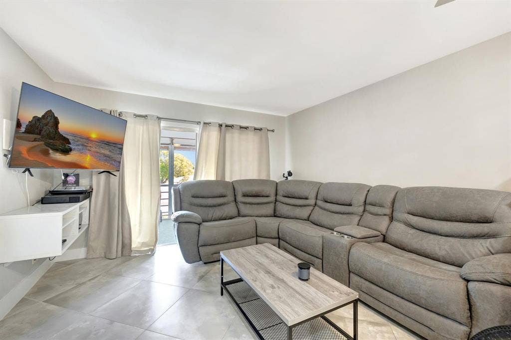 8605 W Sample Road, #311, Coral Springs, FL 33065 LIVING AREA