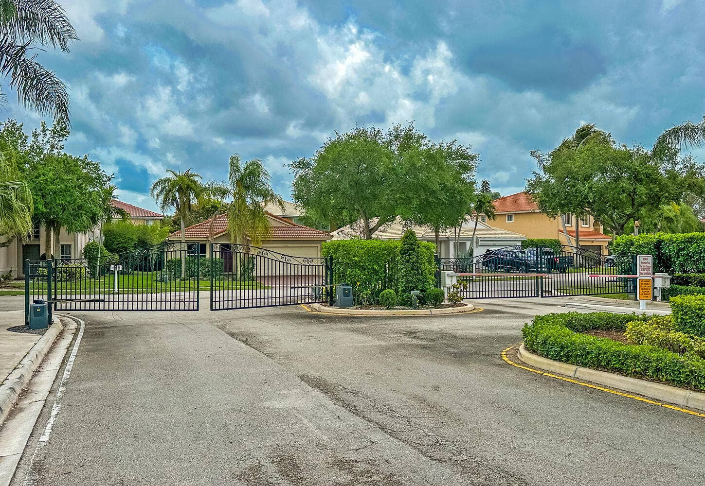 5049 NW 121st Drive, Coral Springs, FL 33076 5049 NW 121st Dr Coral Springs-large-044