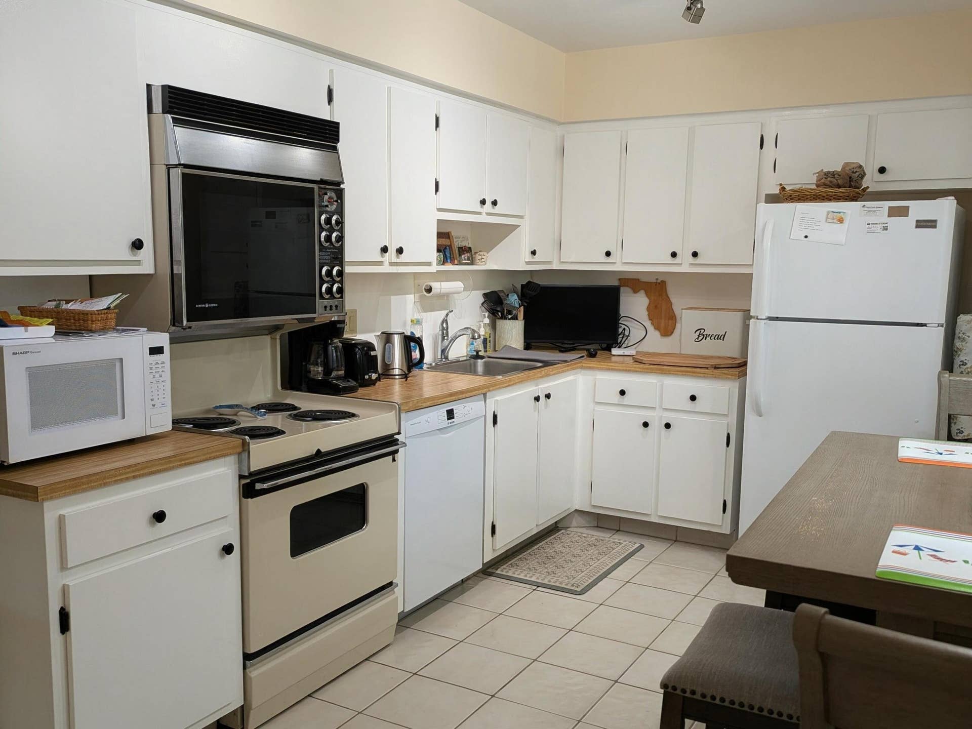804 Cypress Boulevard, #208, Pompano Beach, Pompano Beach, FL 33069 Kitchen