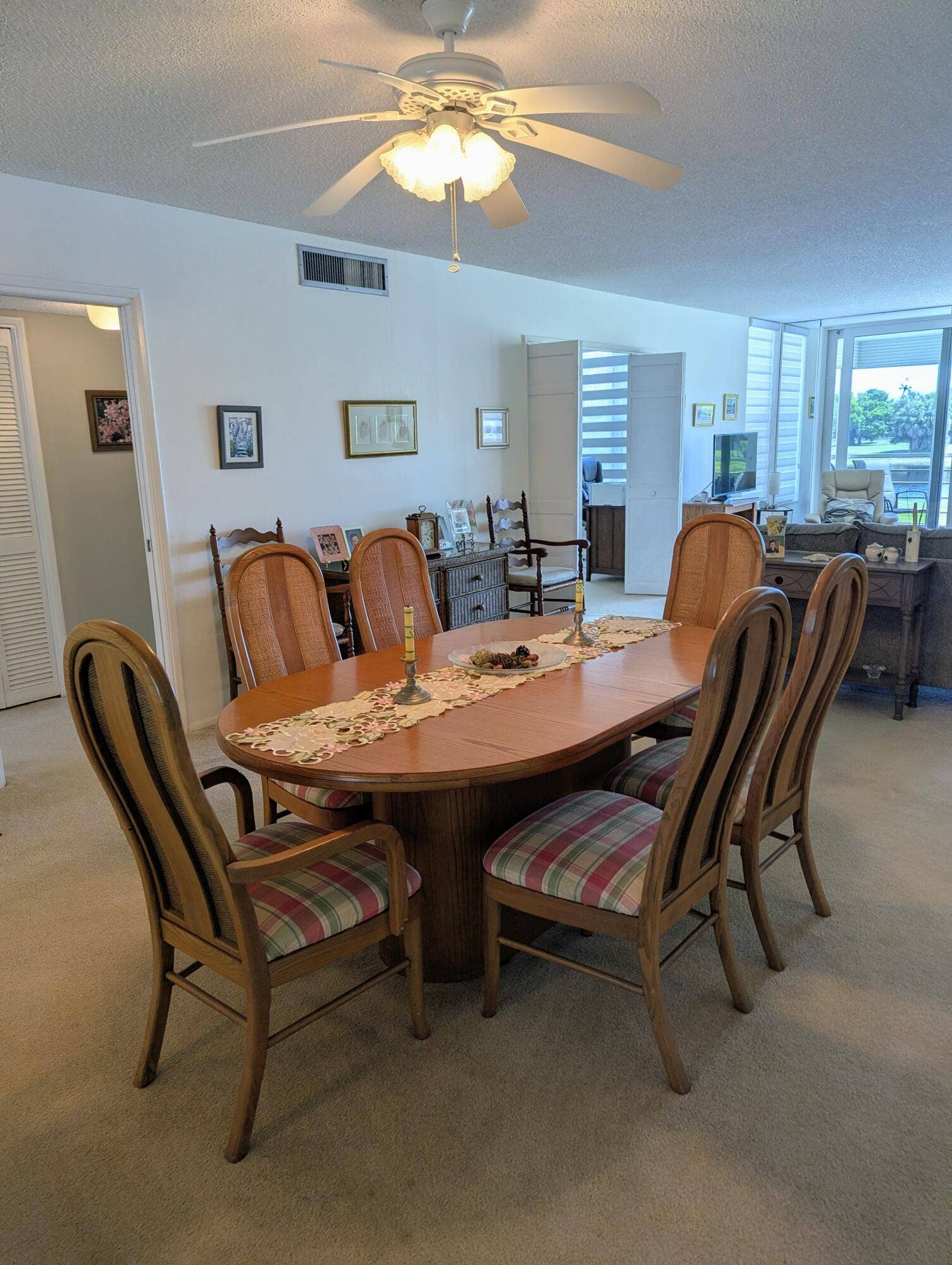 804 Cypress Boulevard, #208, Pompano Beach, Pompano Beach, FL 33069 Dining Room Table