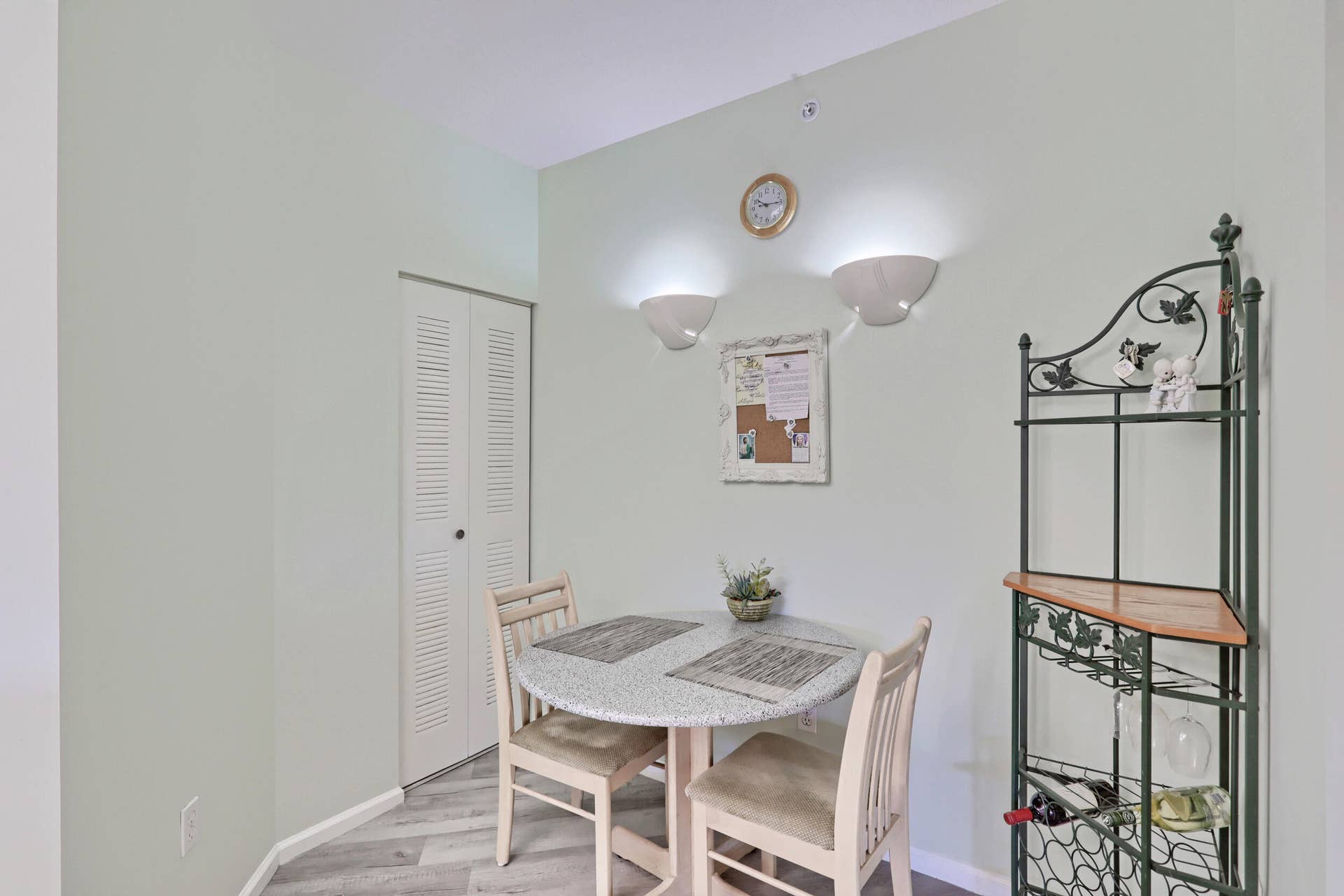 800 Uno Lago Drive, #305, Juno Beach, Juno Beach, FL 33408 Eat in Kitchen