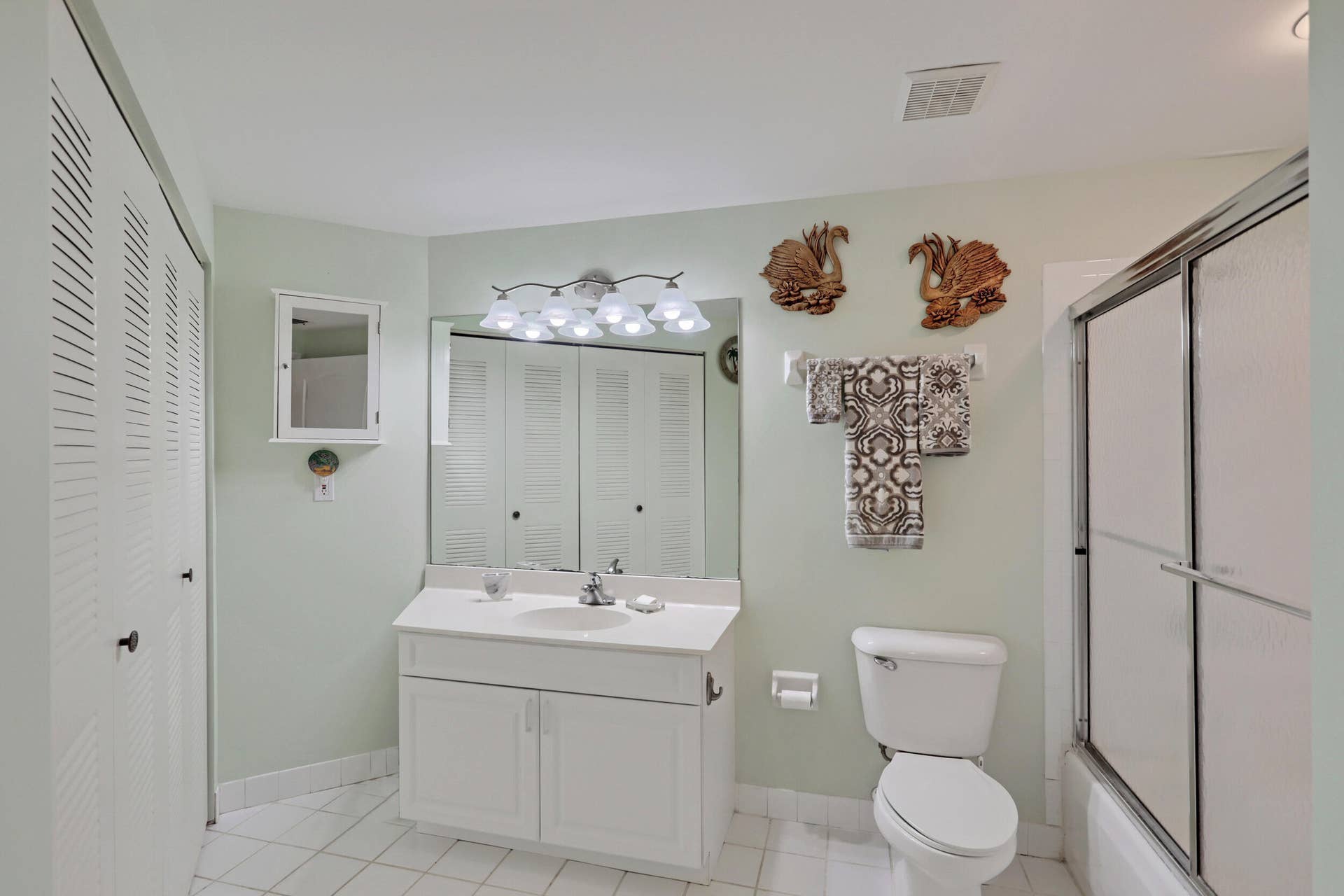 800 Uno Lago Drive, #305, Juno Beach, Juno Beach, FL 33408 2nd Bath