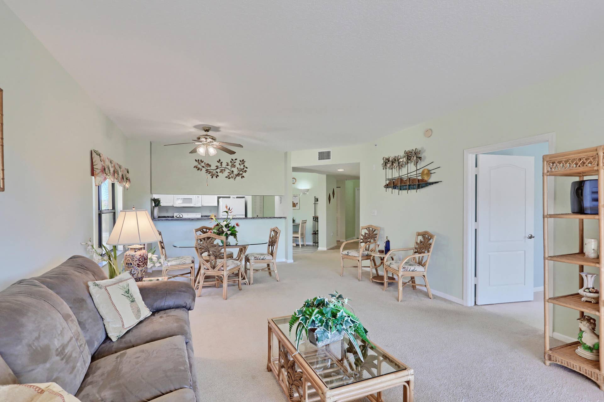 800 Uno Lago Drive, #305, Juno Beach, Juno Beach, FL 33408 Living Space