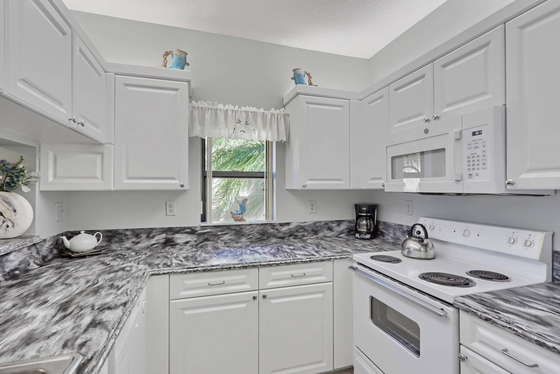800 Uno Lago Drive, #305, Juno Beach, Juno Beach, FL 33408 Kitchen