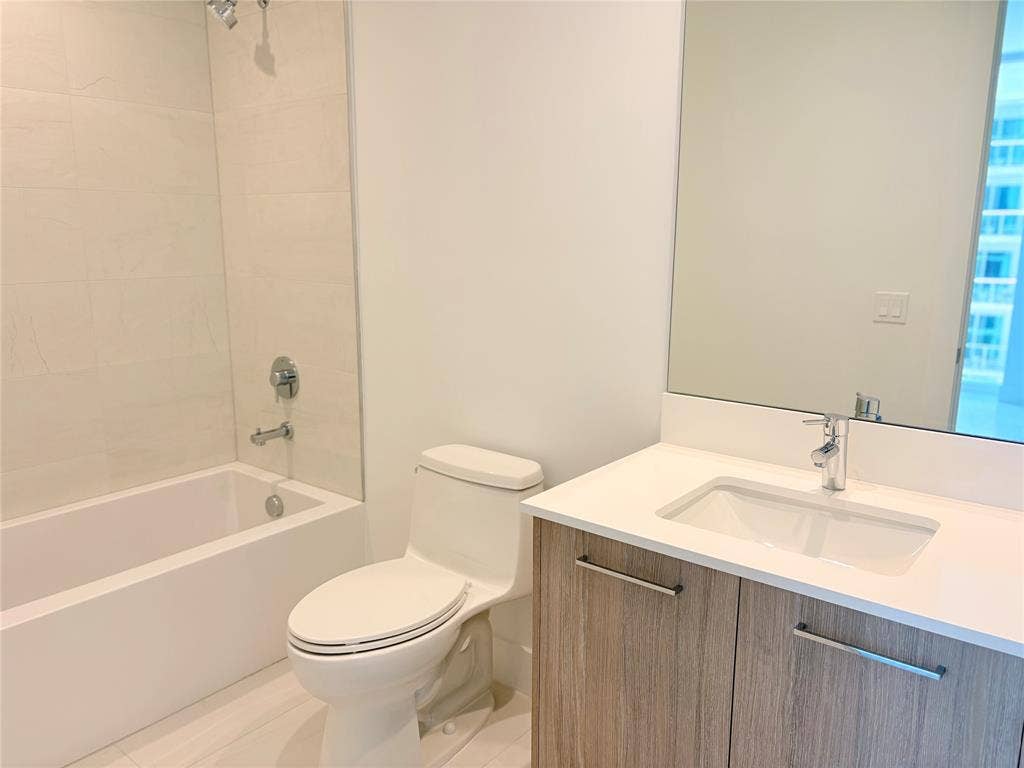 151 N Seabreeze Boulevard, #703, Fort Lauderdale, FL 33304 Guest Bath