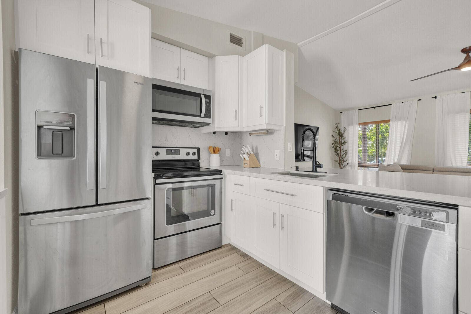 2824 NW 6th Avenue, Wilton Manors, FL 33311 38_Image_13_mls