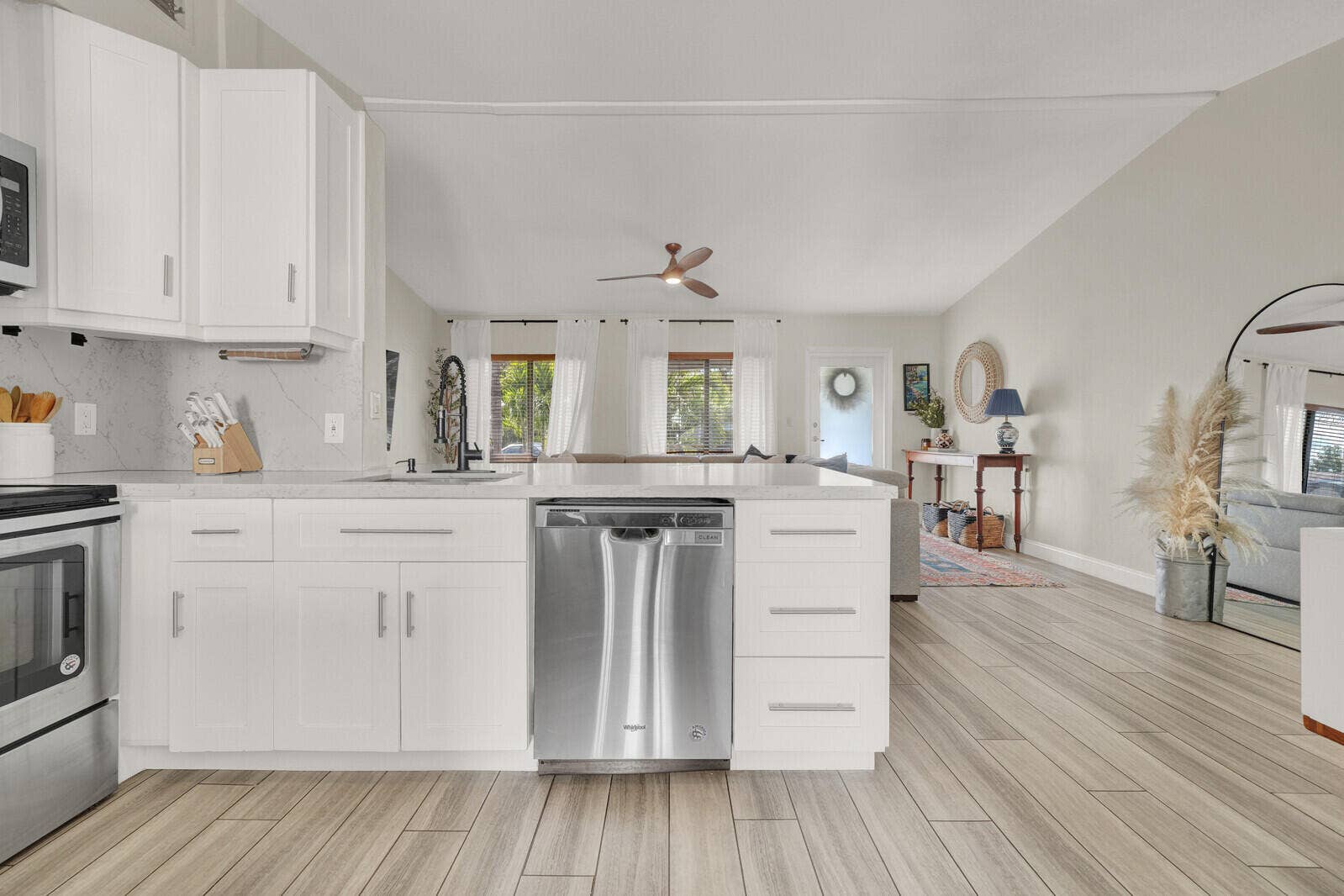 2824 NW 6th Avenue, Wilton Manors, FL 33311 37_Image_12_mls