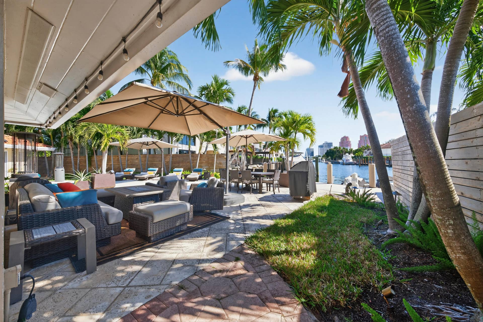 2460 Bayview Drive, Fort Lauderdale, FL 33305 2460 Bayview Dr Fort-print-039-039-Back