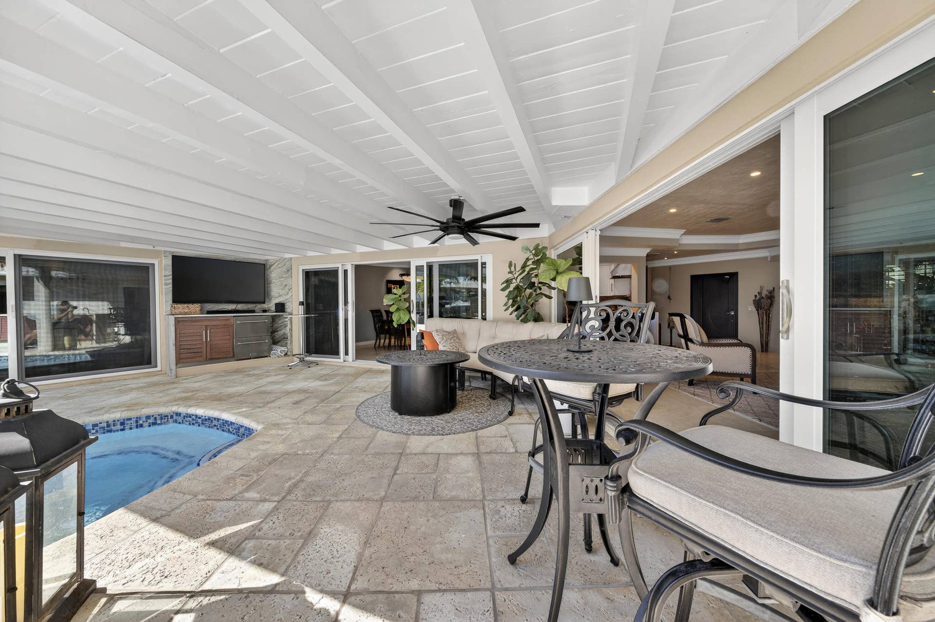2460 Bayview Drive, Fort Lauderdale, FL 33305 2460 Bayview Dr Fort-print-040-032-Patio