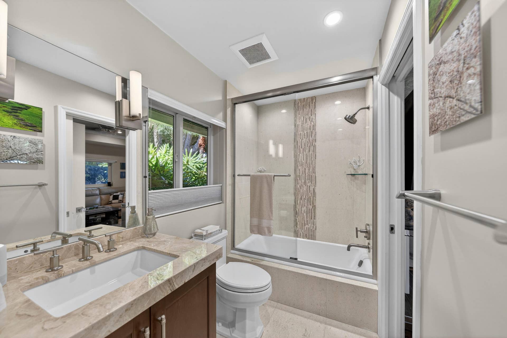 2460 Bayview Drive, Fort Lauderdale, FL 33305 2460 Bayview Dr Fort-print-032-016-Bathr