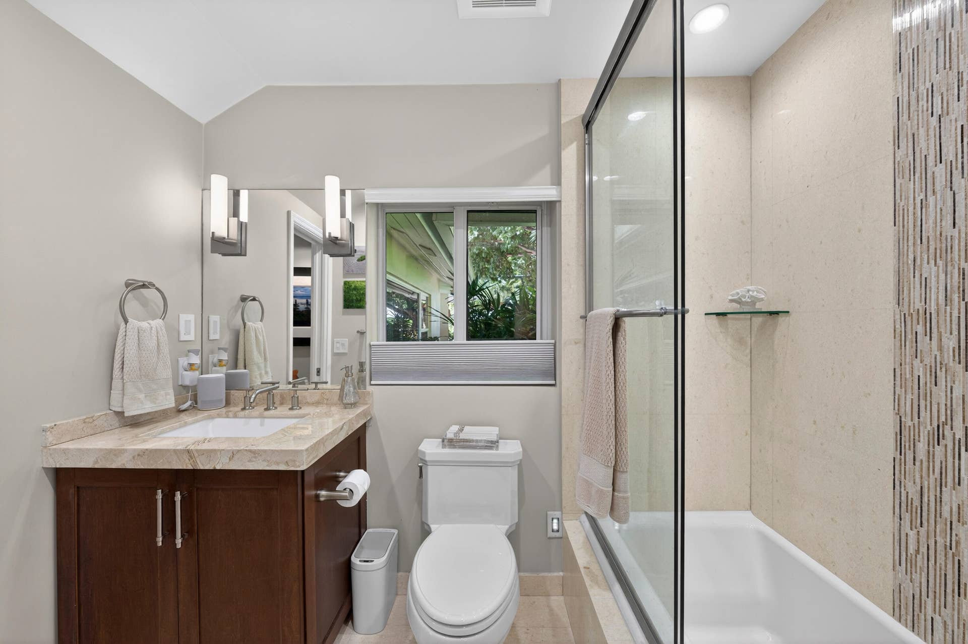2460 Bayview Drive, Fort Lauderdale, FL 33305 2460 Bayview Dr Fort-print-033-012-Bathr