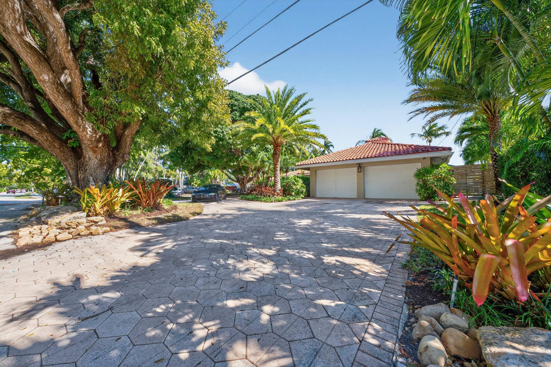 2460 Bayview Drive, Fort Lauderdale, FL 33305 2460 Bayview Dr Fort-print-047-042-Front