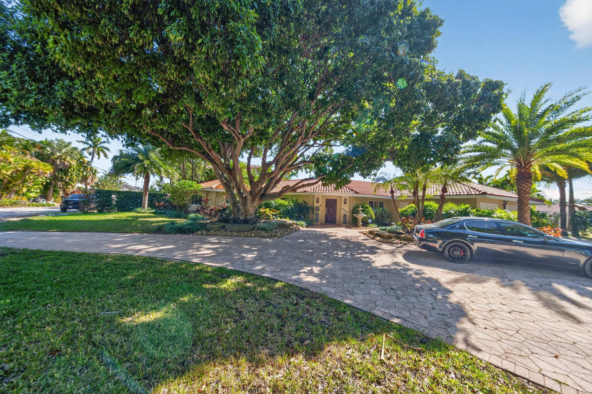 2460 Bayview Drive, Fort Lauderdale, FL 33305 2460 Bayview Dr Fort-print-001-010-Front