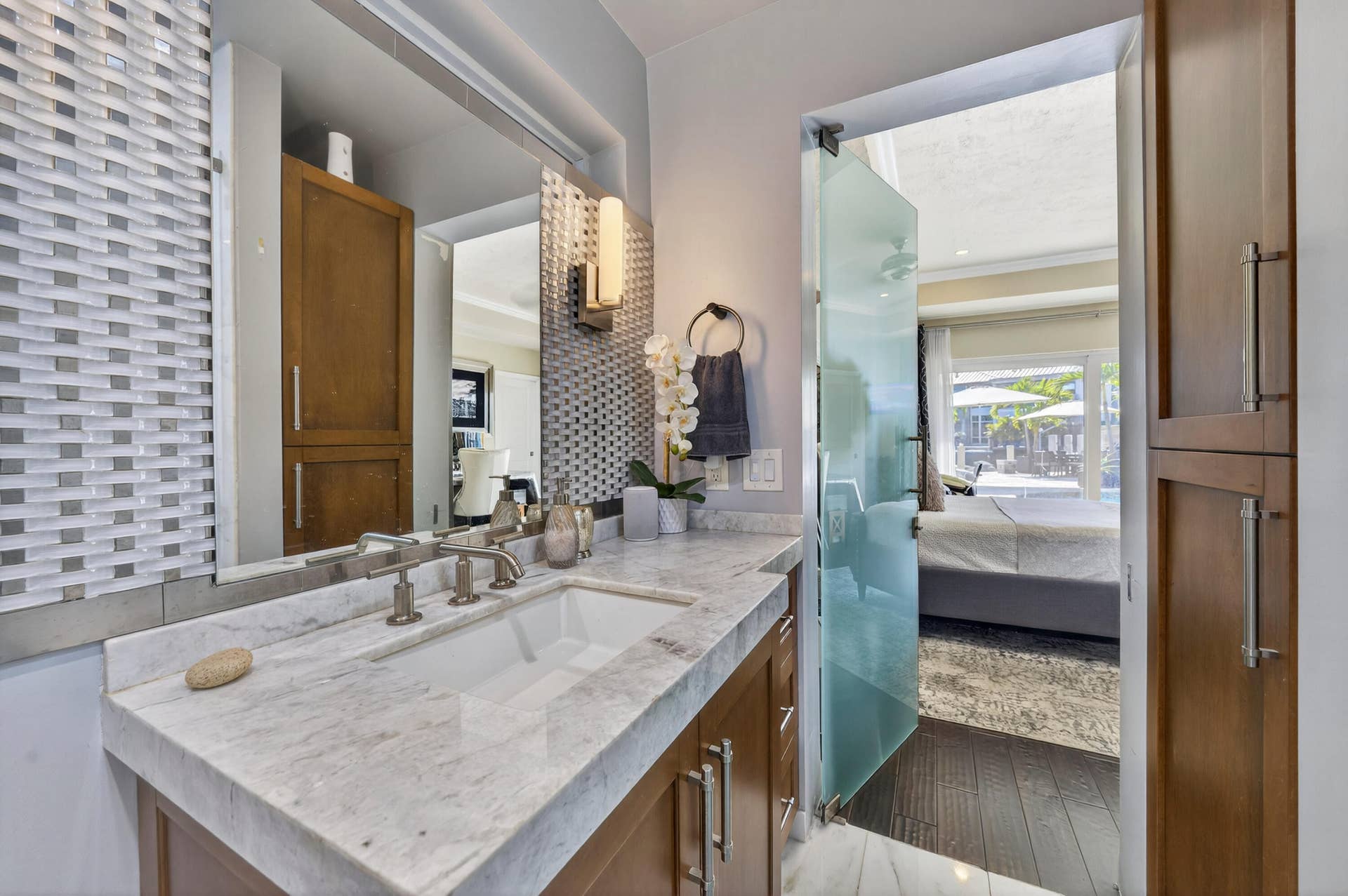 2460 Bayview Drive, Fort Lauderdale, FL 33305 2460 Bayview Dr Fort-print-029-009-Bathr