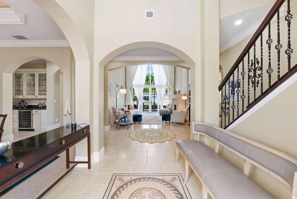 Foyer/Entry