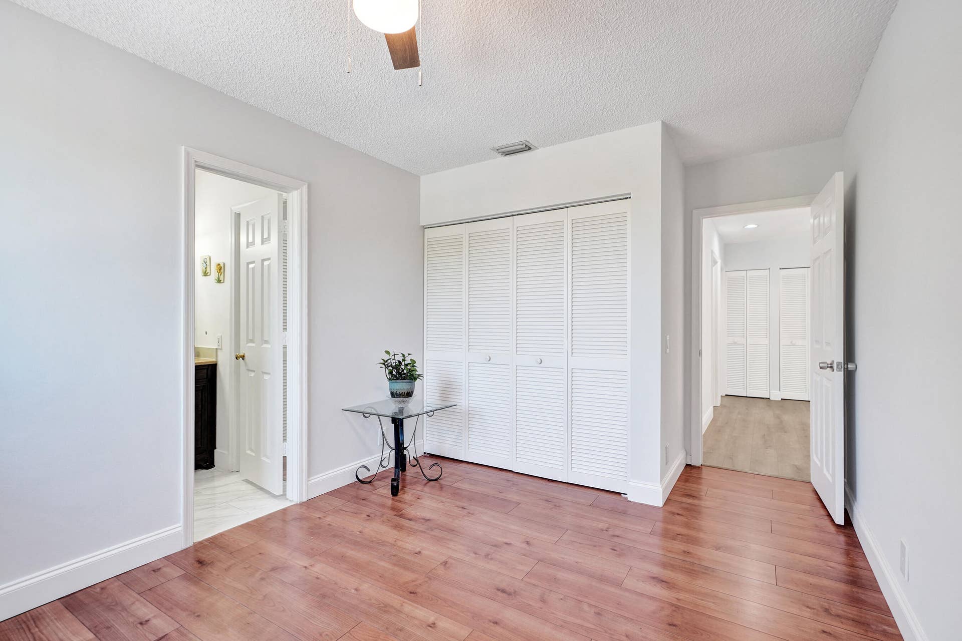 873 Stanton Drive, Weston, FL 33326 BEDROOM UPSTAIRS WITH BATHROOM
