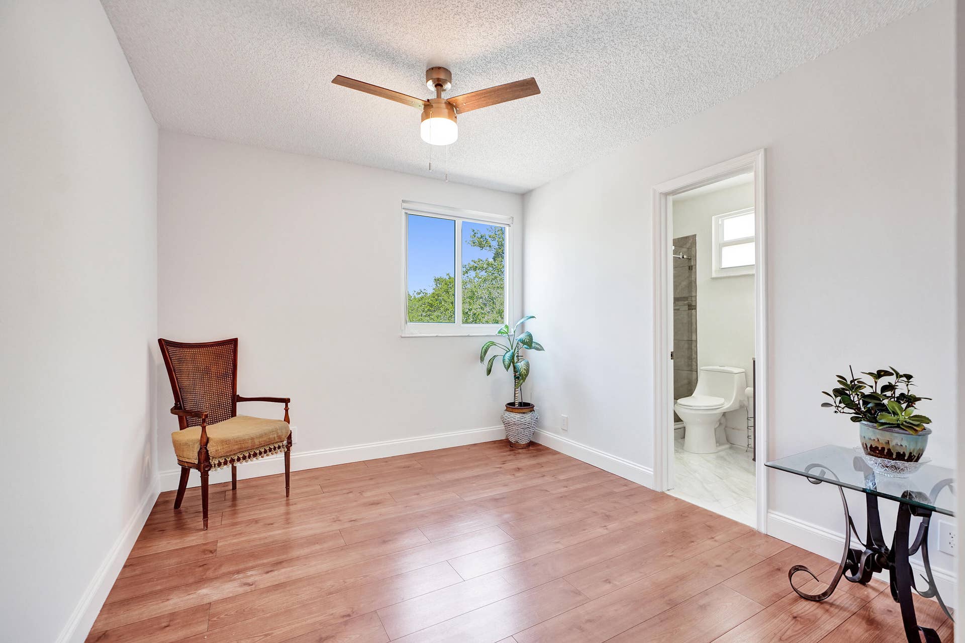 873 Stanton Drive, Weston, FL 33326 BEDROOM UPSTAIRS WITH BATHROOM