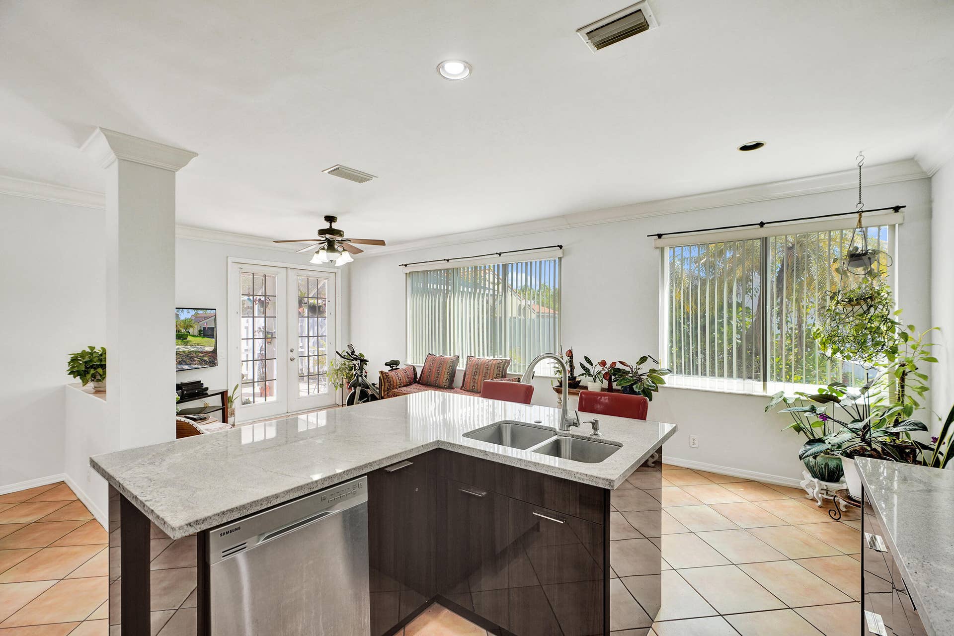 873 Stanton Drive, Weston, FL 33326 REMODELED ITALIAN STYLE KITCHEN