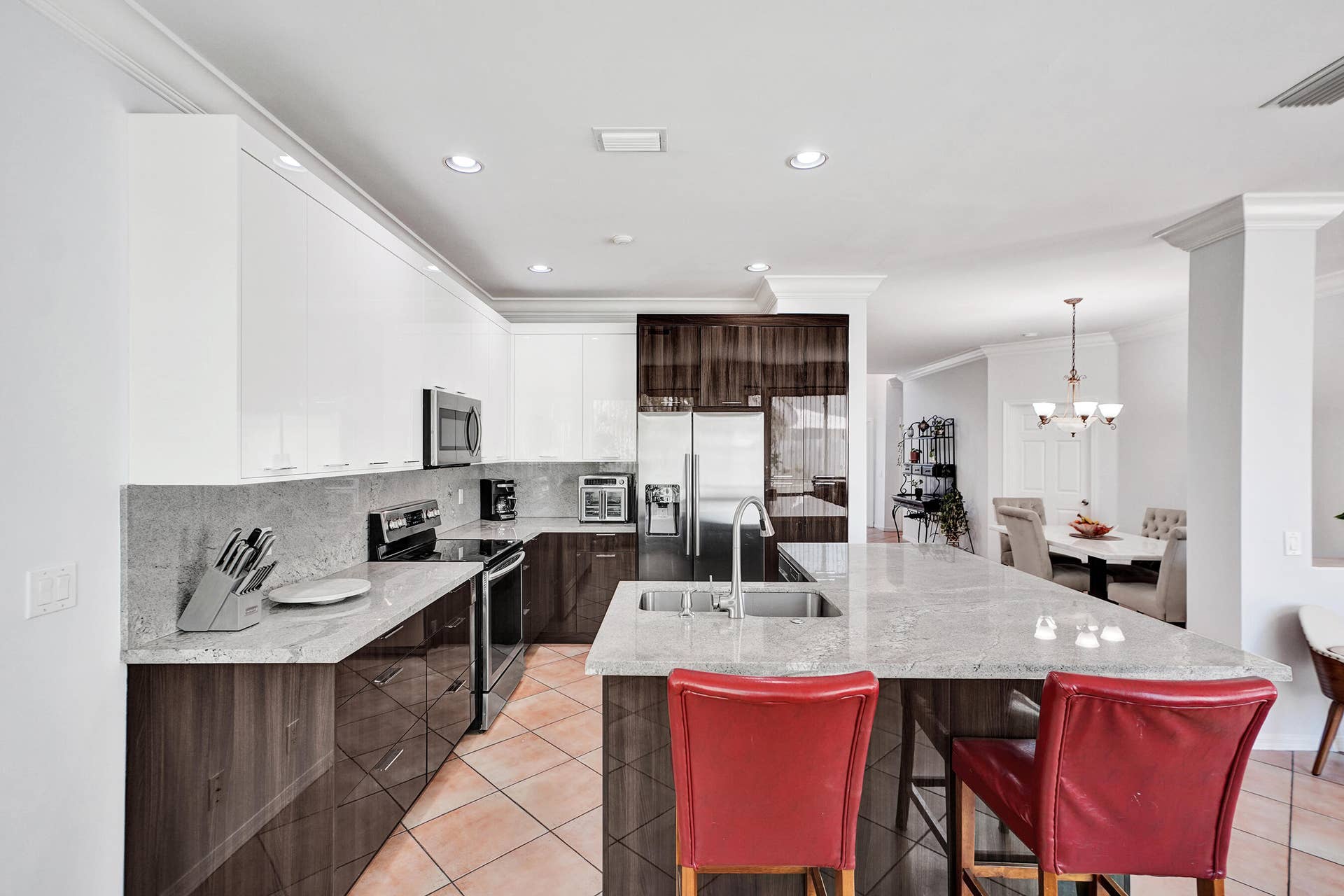 873 Stanton Drive, Weston, FL 33326 REMODELED ITALIAN STYLE KITCHEN