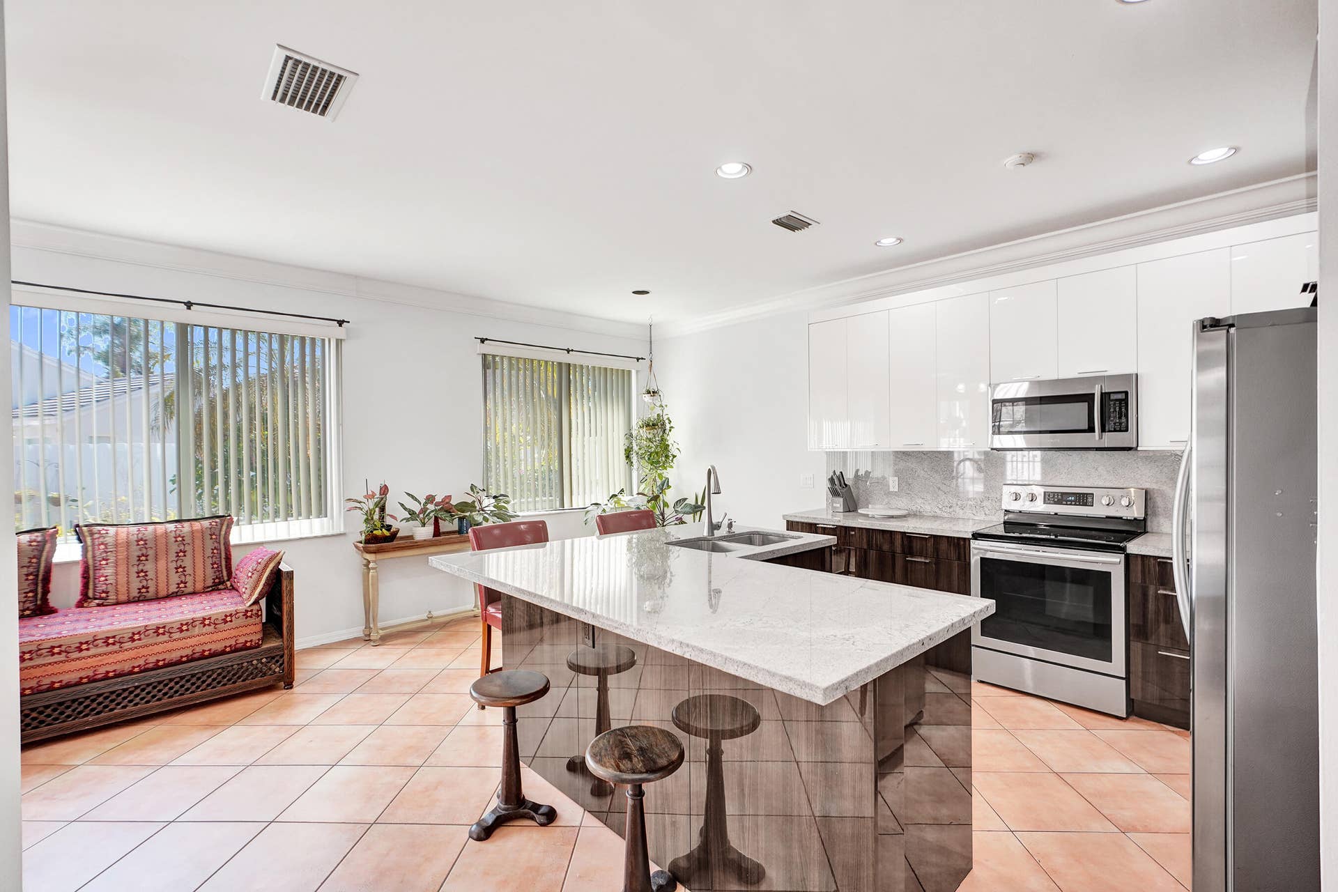 873 Stanton Drive, Weston, FL 33326 REMODELED ITALIAN STYLE KITCHEN