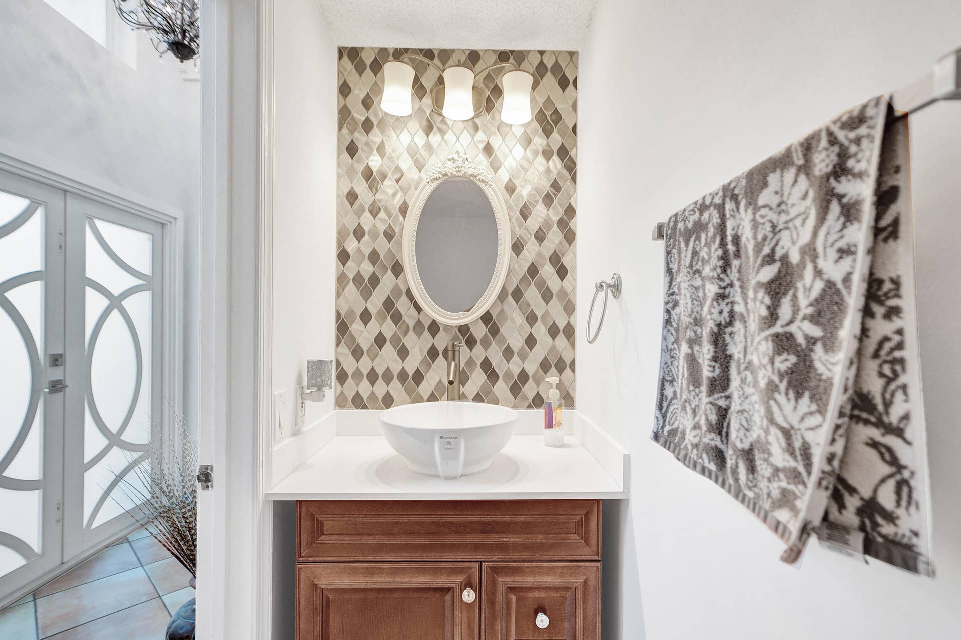 873 Stanton Drive, Weston, FL 33326 REMODELED 1/2 BATH DOWNSTAIRS