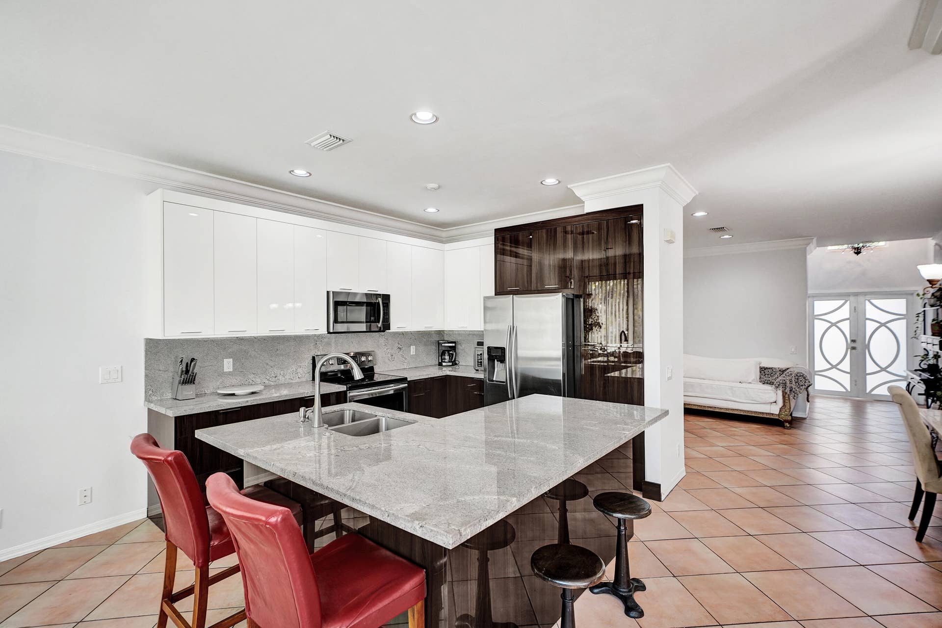 873 Stanton Drive, Weston, FL 33326 REMODELED ITALIAN STYLE KITCHEN