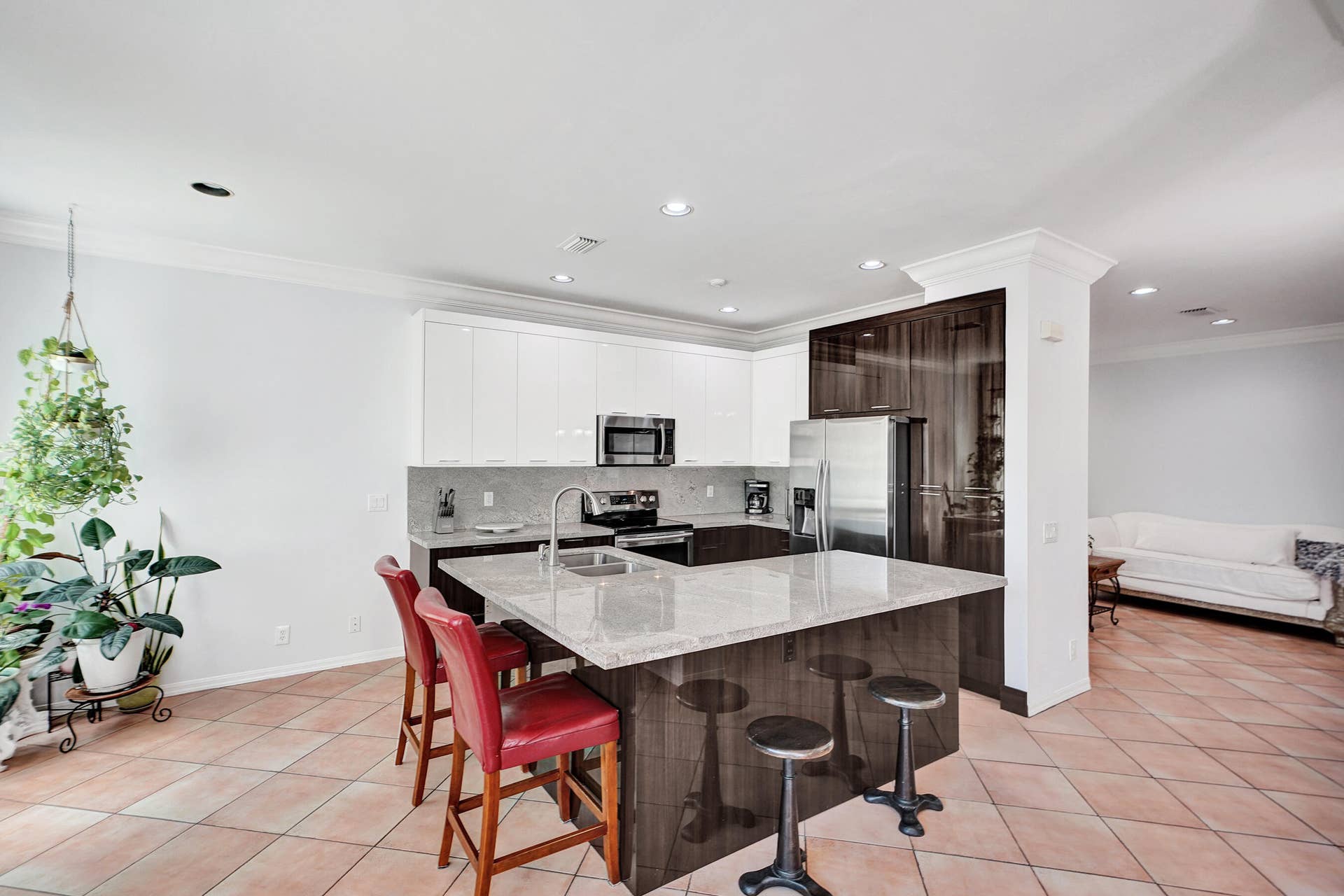 873 Stanton Drive, Weston, FL 33326 REMODELED ITALIAN STYLE KITCHEN
