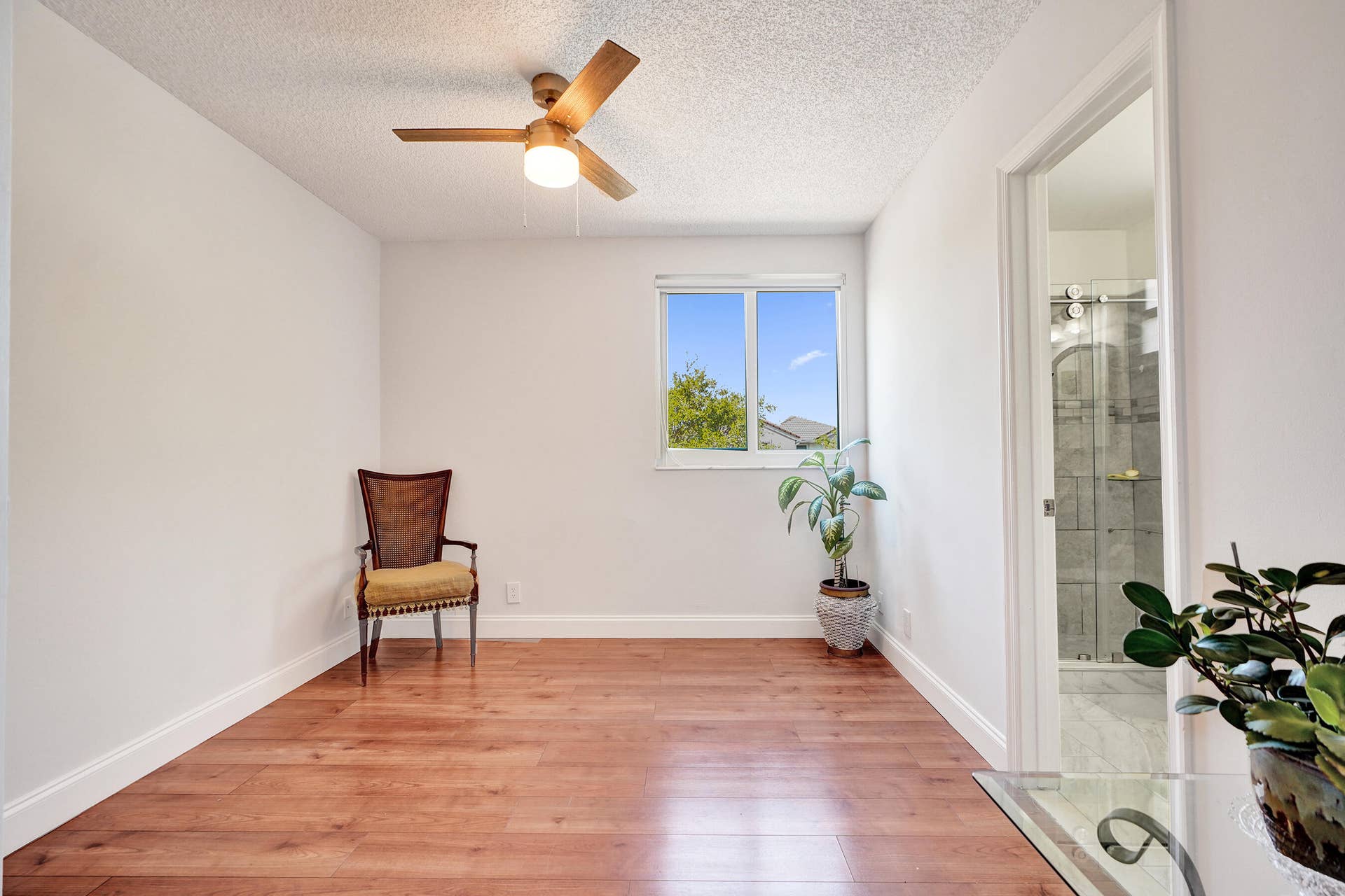 873 Stanton Drive, Weston, FL 33326 BEDROOM UPSTAIRS WITH BATHROOM