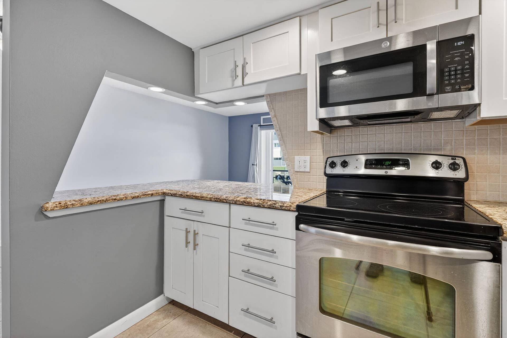 121 Wettaw Lane, #112, North Palm Beach, FL 33408 kitchen