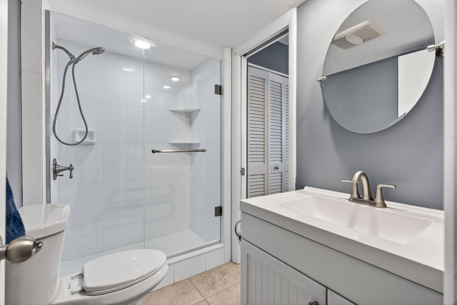 121 Wettaw Lane, #112, North Palm Beach, FL 33408 Bathroom