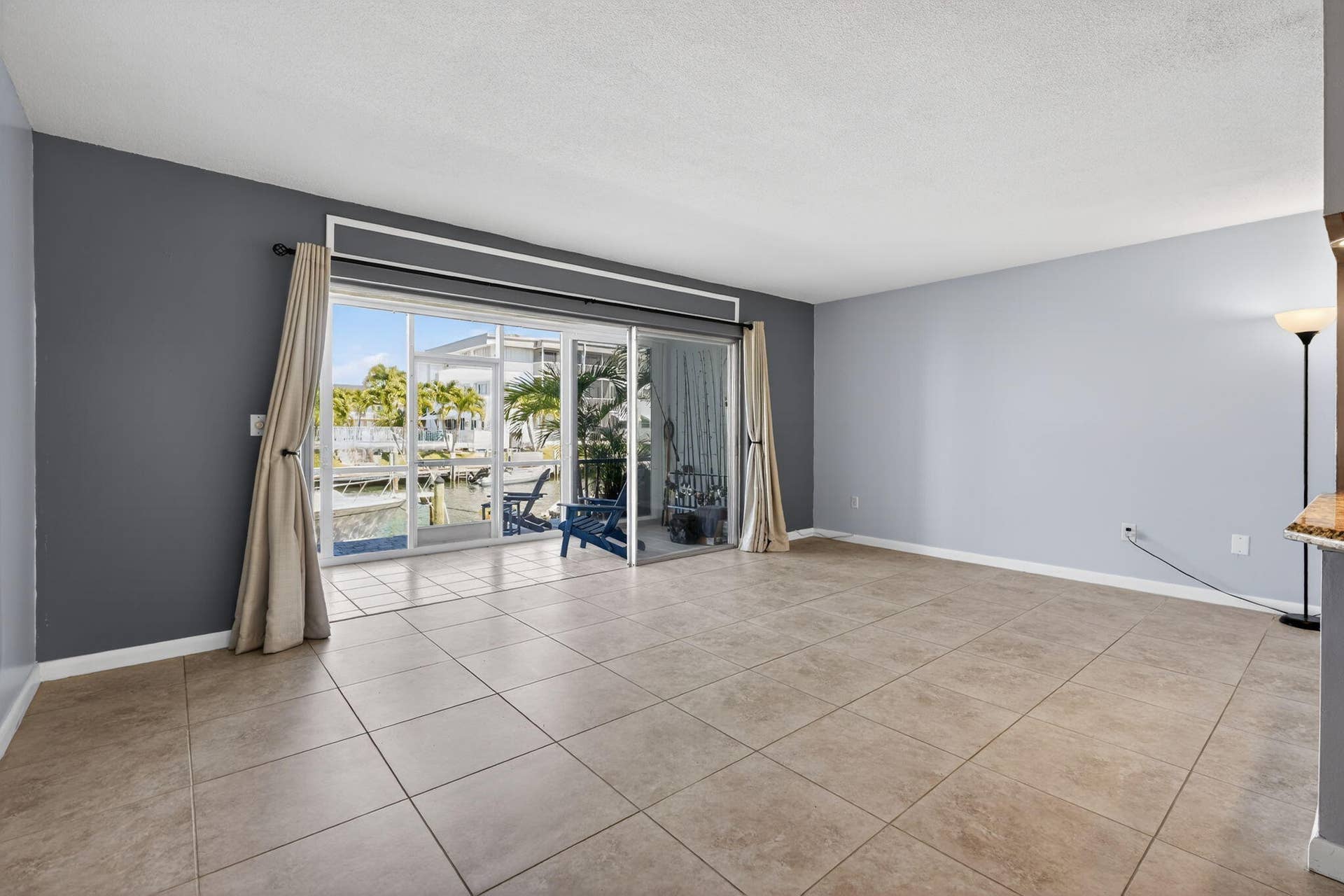 121 Wettaw Lane, #112, North Palm Beach, FL 33408 living room