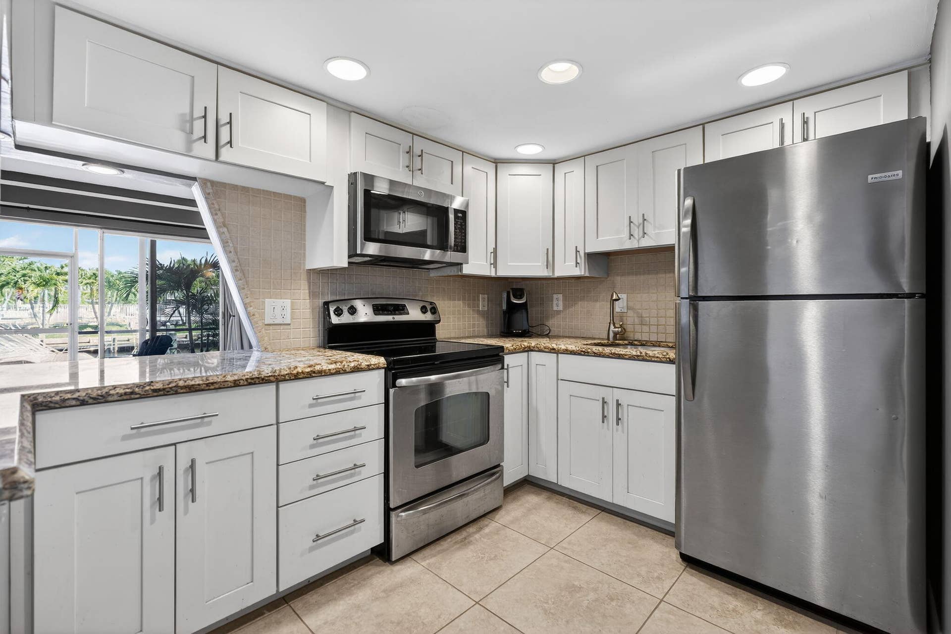 121 Wettaw Lane, #112, North Palm Beach, FL 33408 kitchen