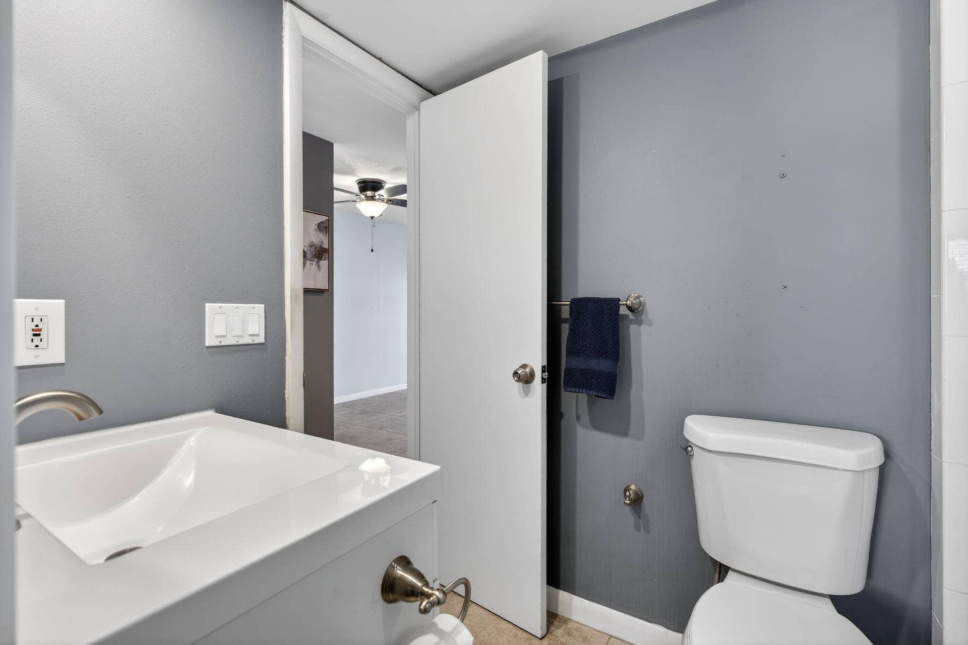 121 Wettaw Lane, #112, North Palm Beach, FL 33408 Bathroom