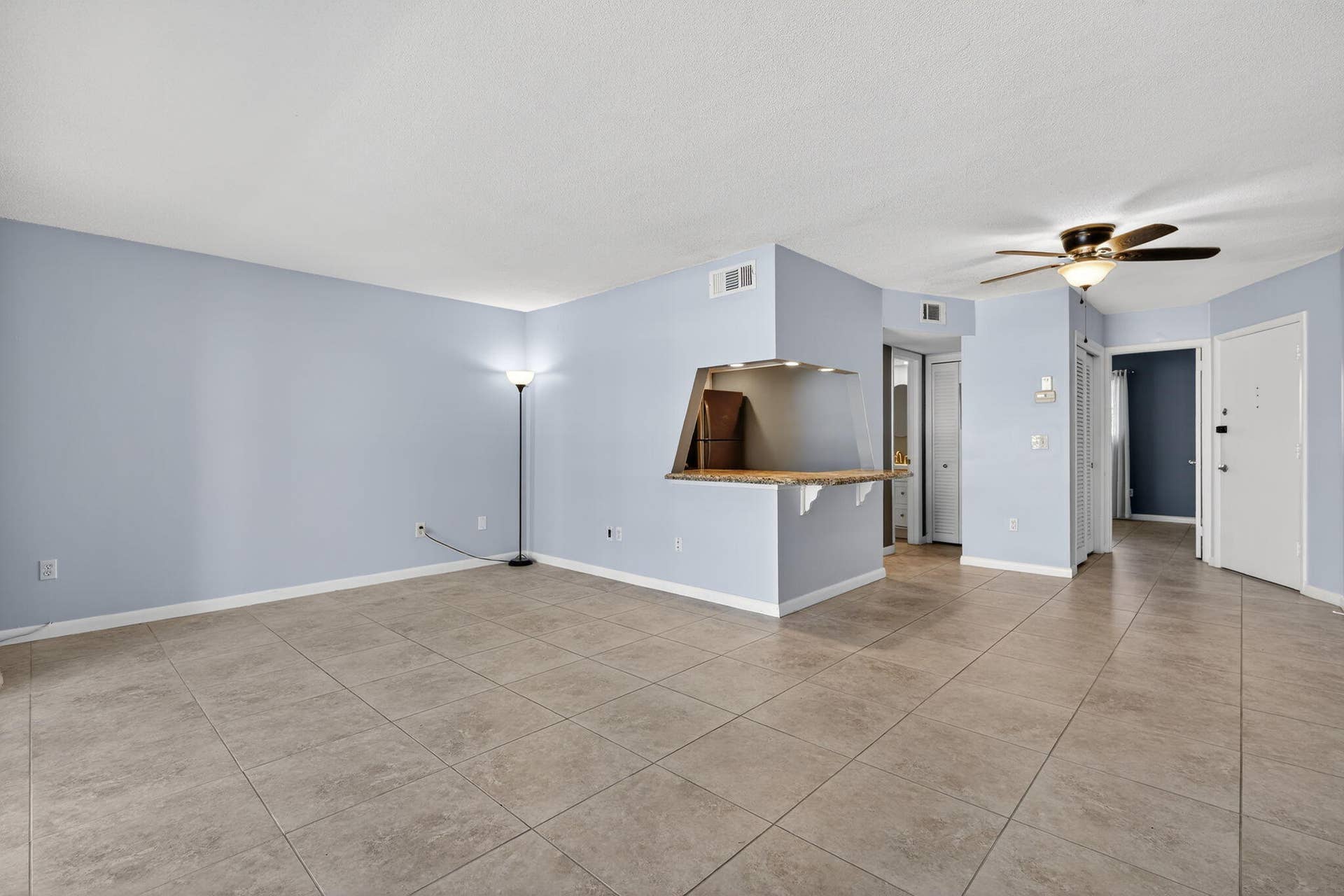 121 Wettaw Lane, #112, North Palm Beach, FL 33408 living/kitchen
