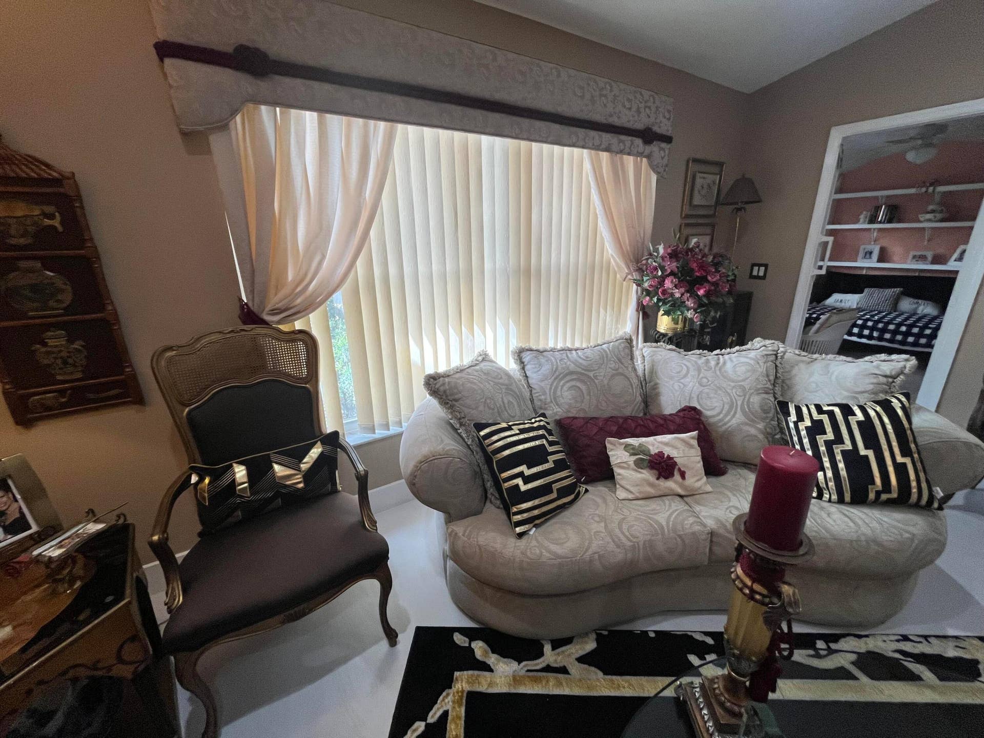 6108 Petunia Road, Delray Beach, FL 33484 living room