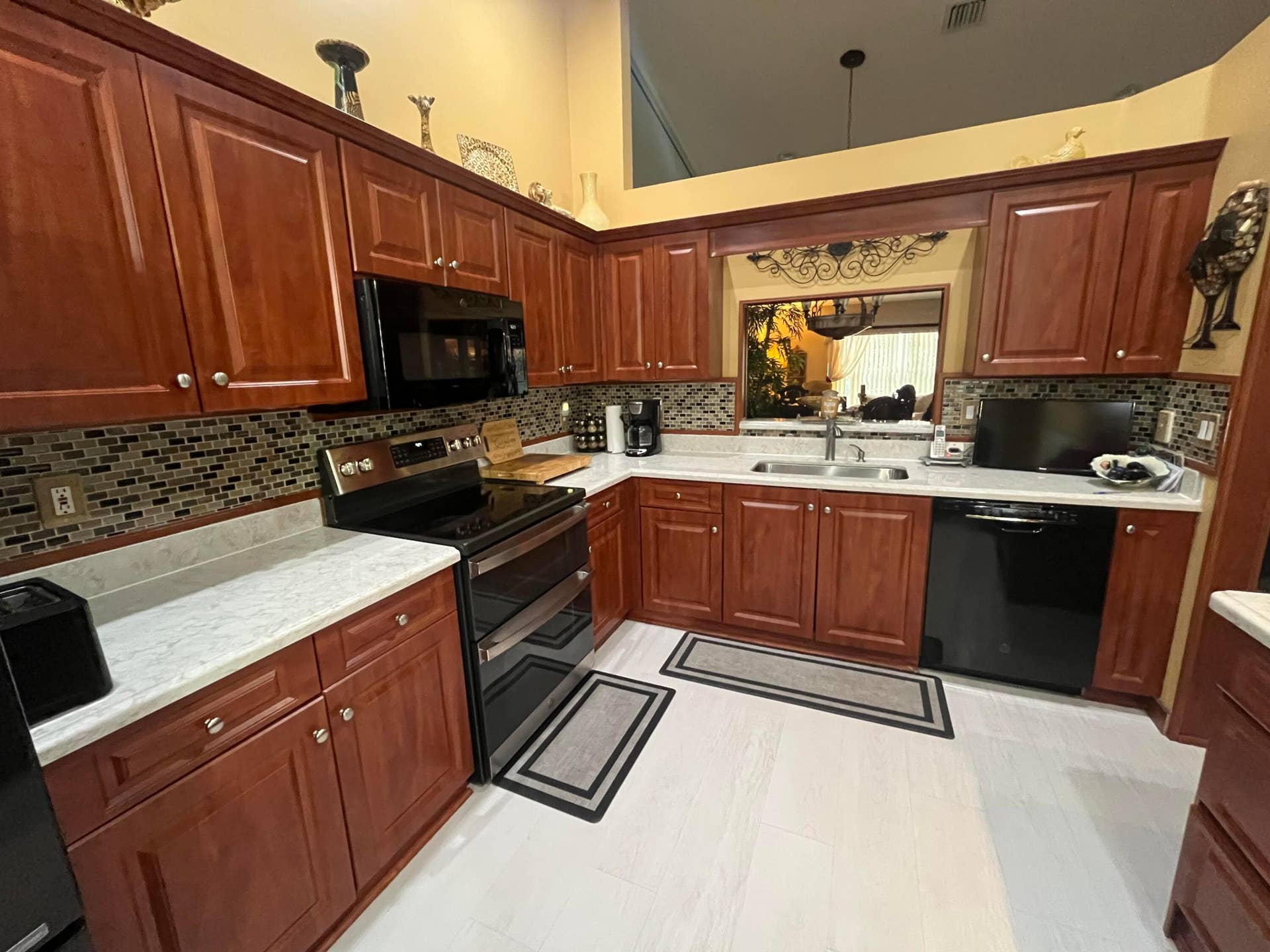 6108 Petunia Road, Delray Beach, FL 33484 kitchen