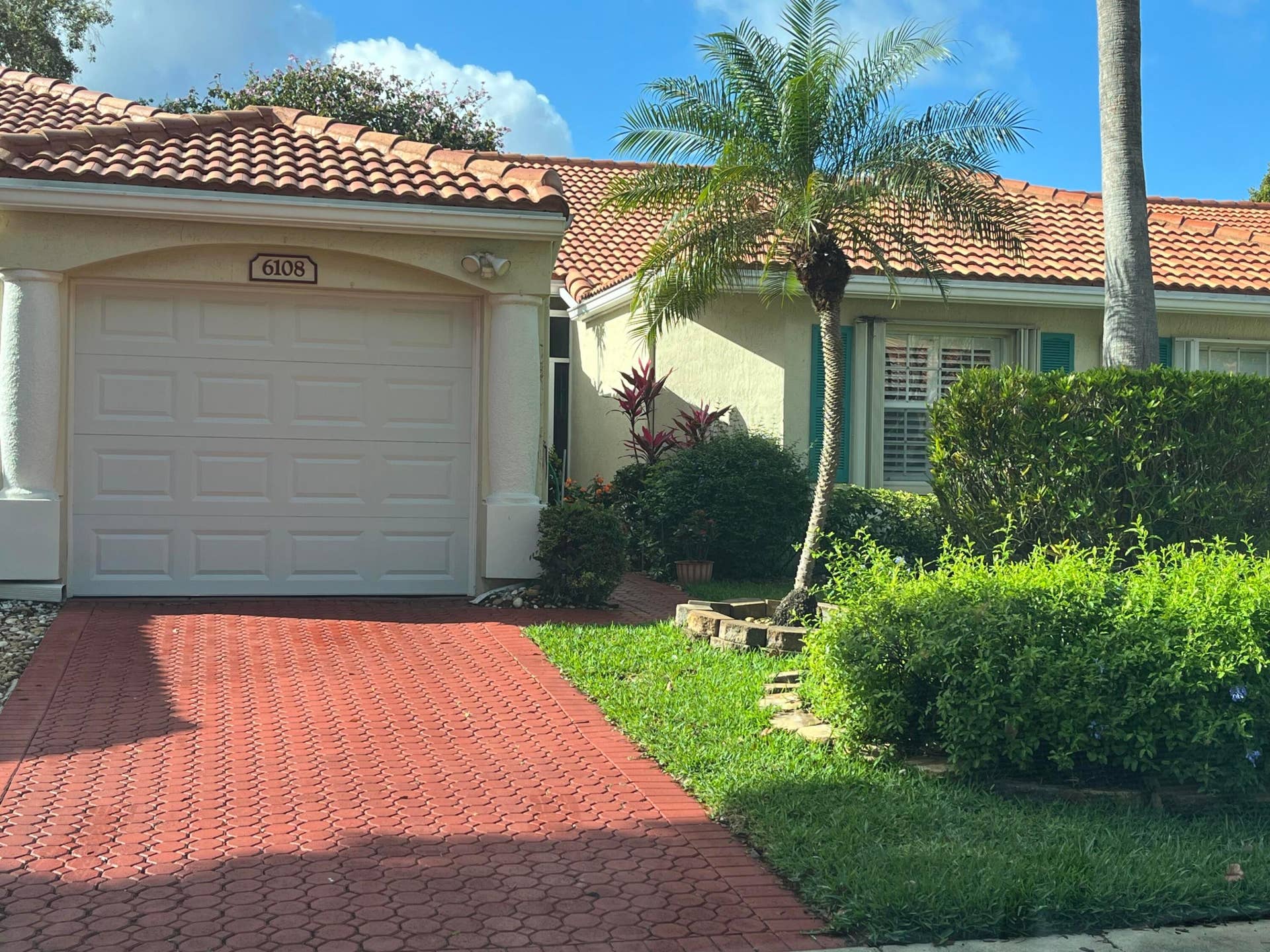 6108 Petunia Road, Delray Beach, FL 33484 1-car garage villa and space in the driveway for addtl. vehicle.