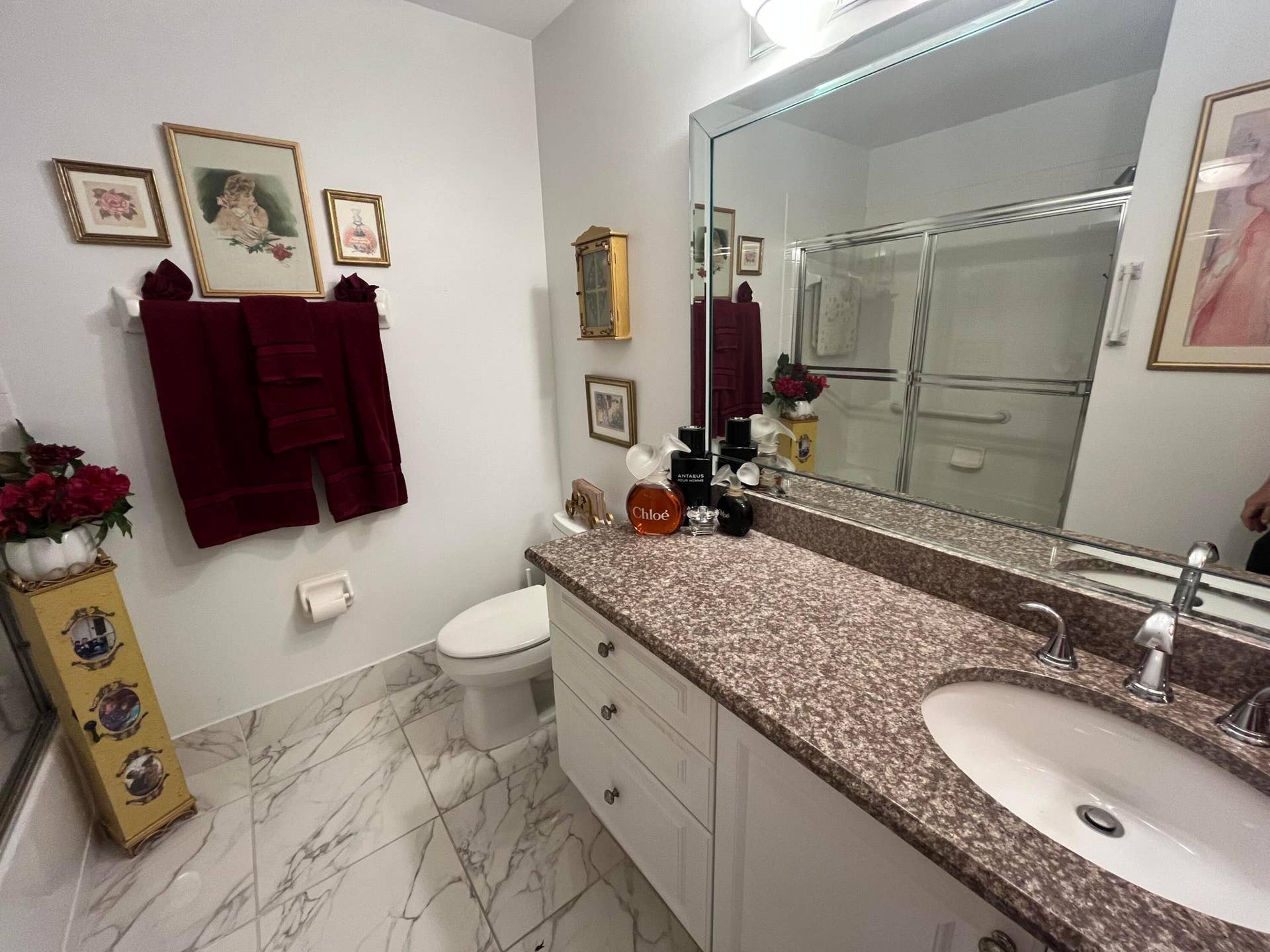 6108 Petunia Road, Delray Beach, FL 33484 guest bathroom located next to guest/2nd bedroom