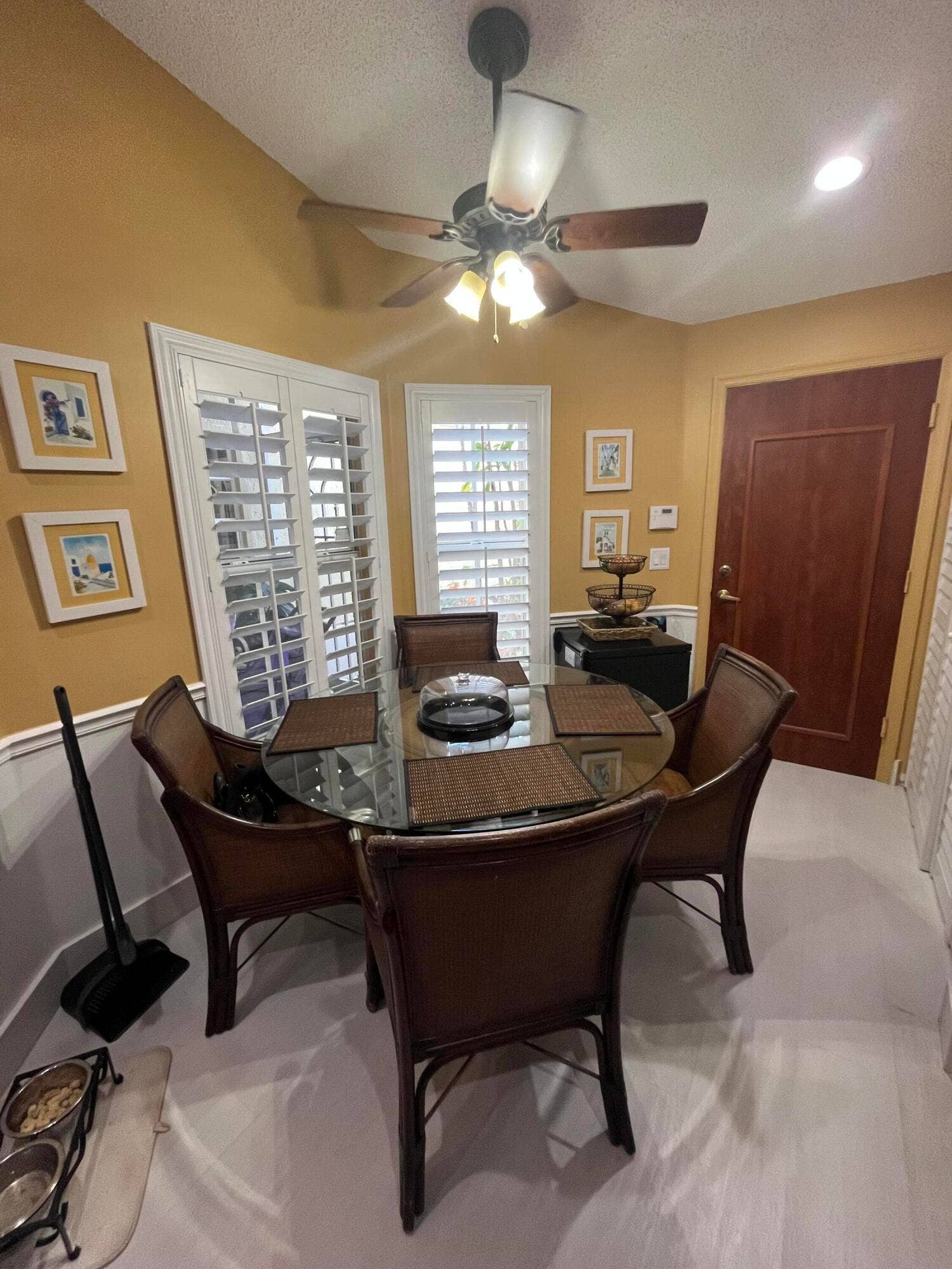 6108 Petunia Road, Delray Beach, FL 33484 wonderful eat-in-kitchen area. Very spacious