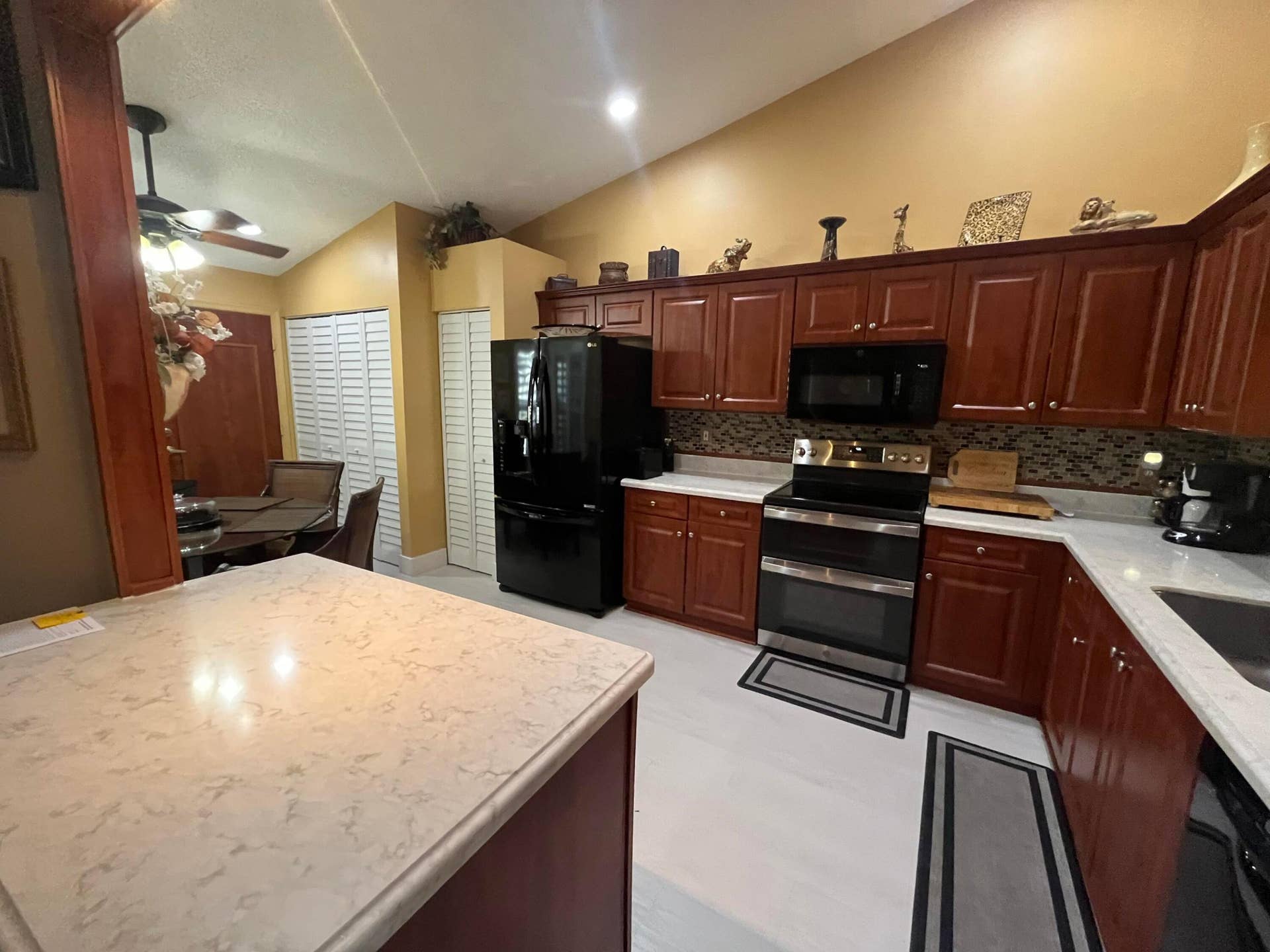6108 Petunia Road, Delray Beach, FL 33484 kitchen