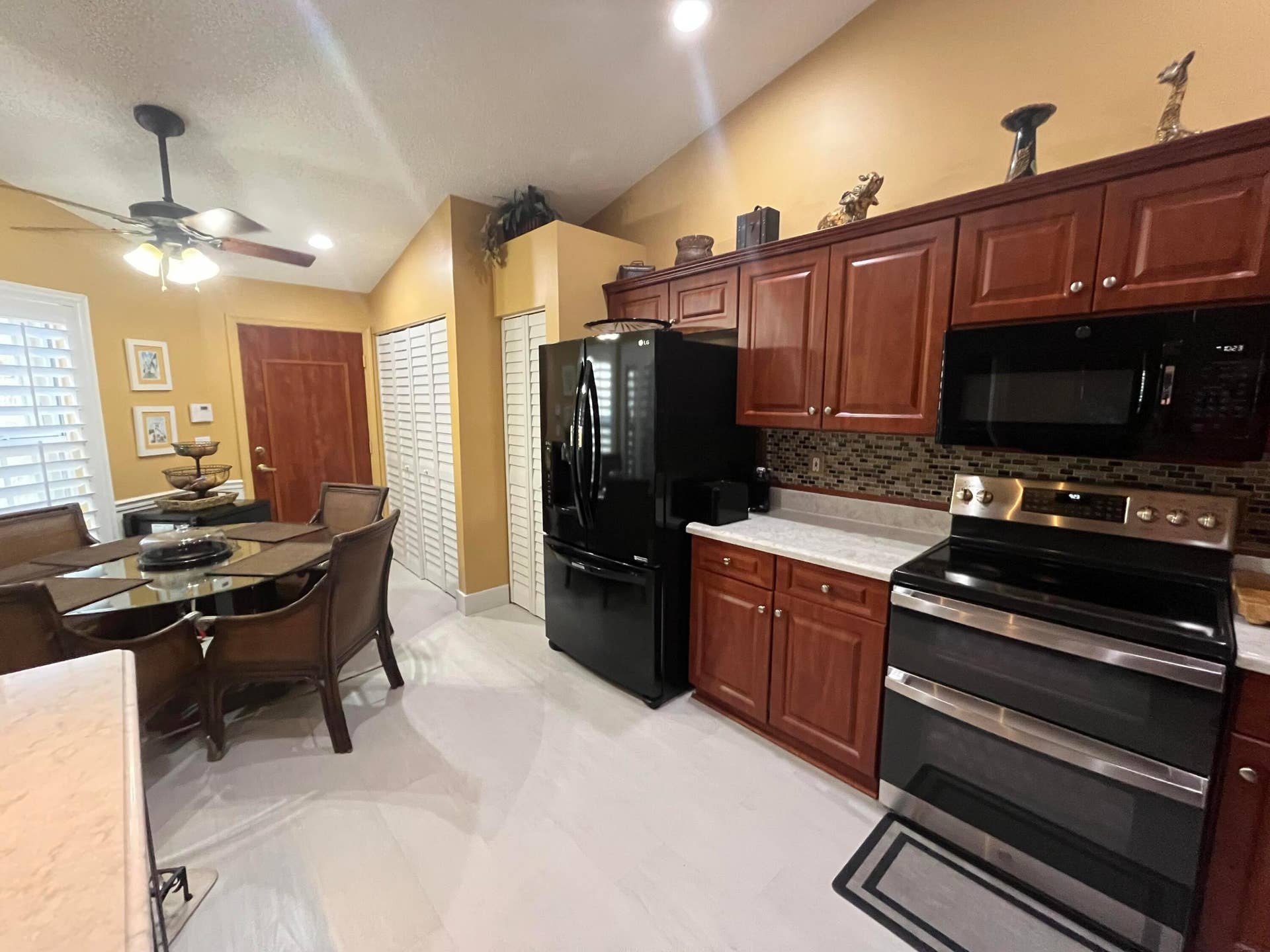 6108 Petunia Road, Delray Beach, FL 33484 beautifully appointed kitchen, from the cabinets to the s/s appliances, and countertops.
