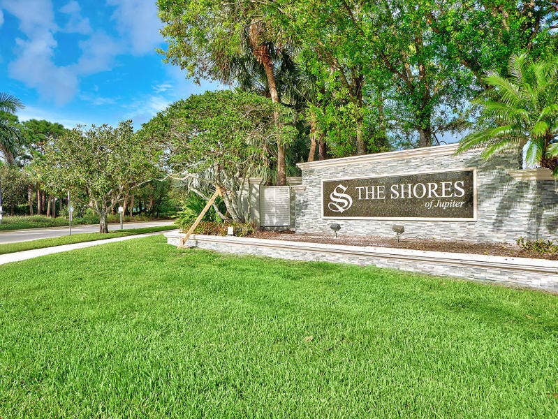 6108 Winding Lake Drive, Jupiter, FL 33458 The Shores Entrance