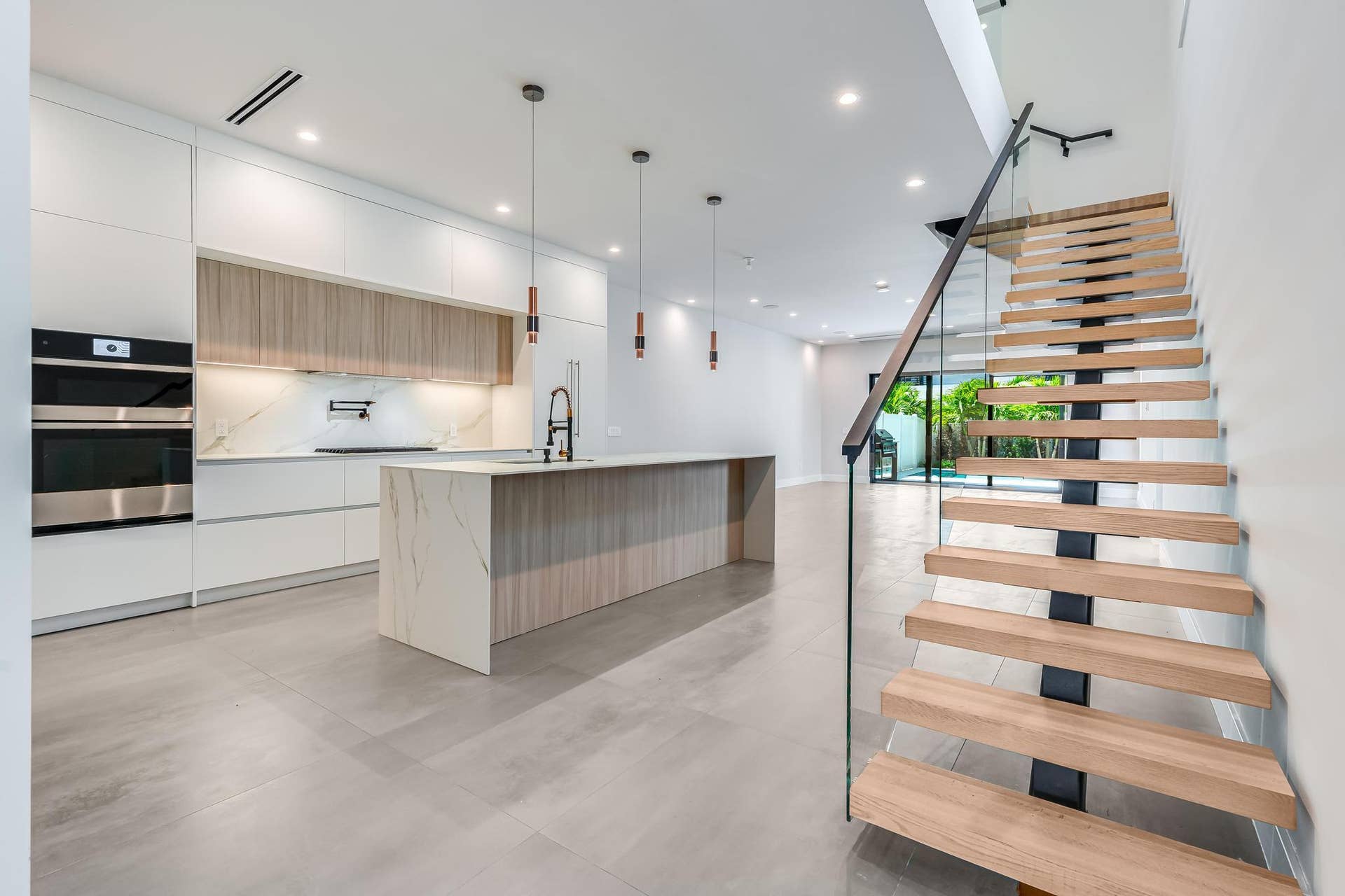 919 NE 17th Terrace, #A, Fort Lauderdale, FL 33304 DSC038601