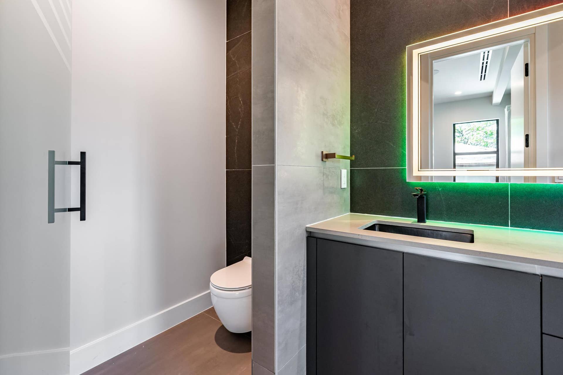 919 NE 17th Terrace, #A, Fort Lauderdale, FL 33304 DSC03889
